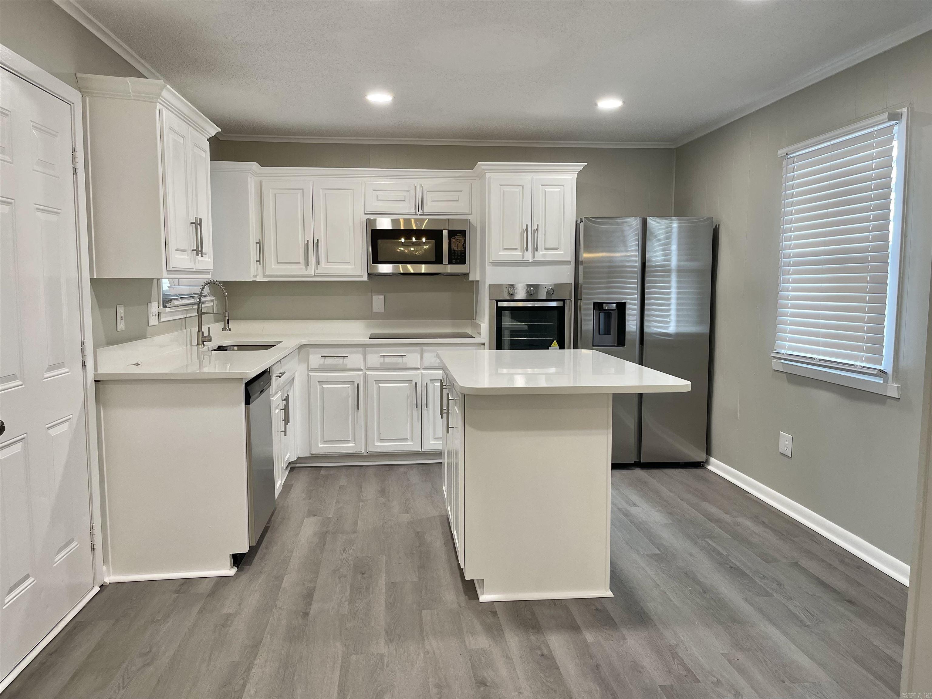 TWIN LAKES - Residential