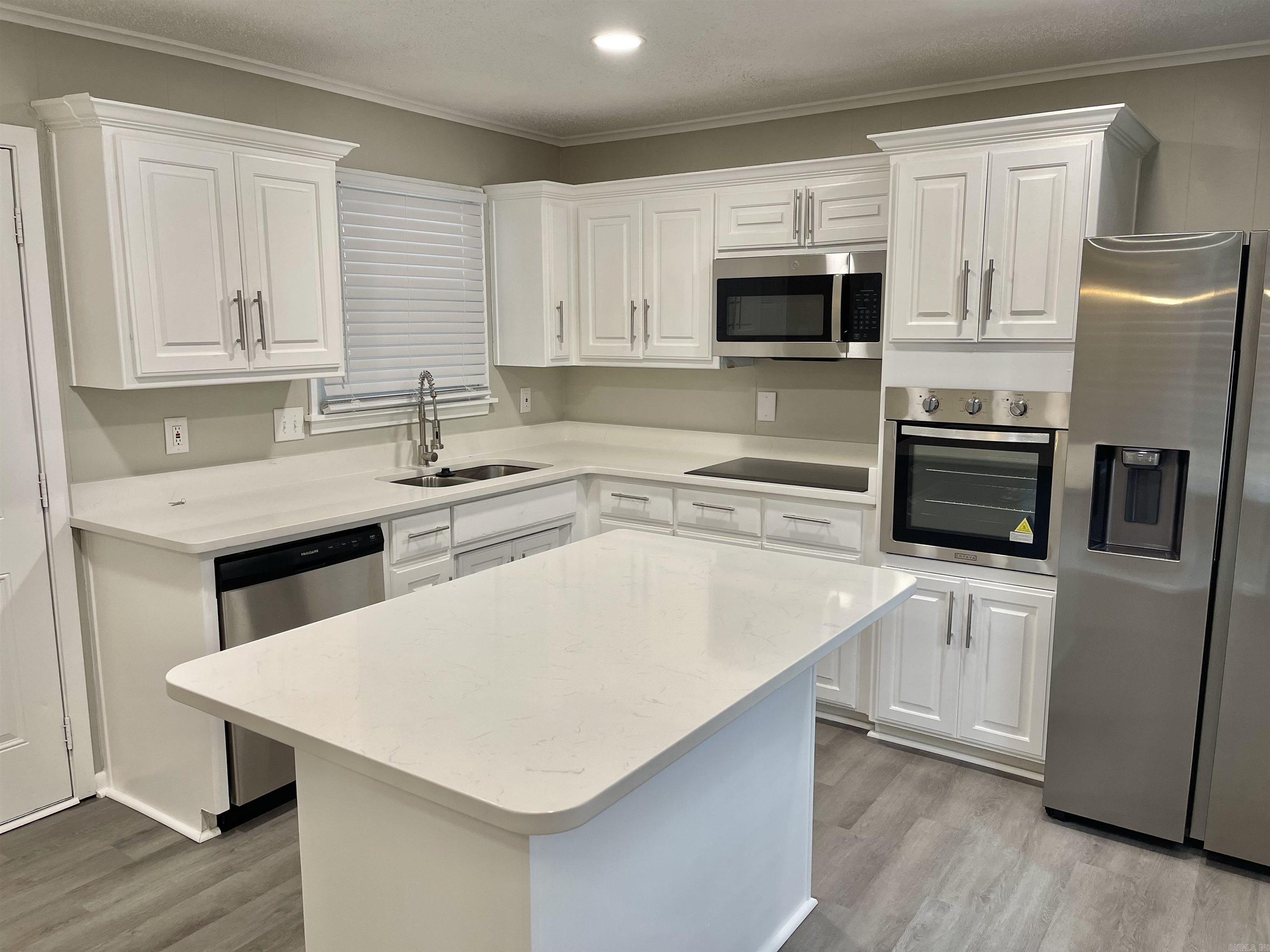 TWIN LAKES - Residential