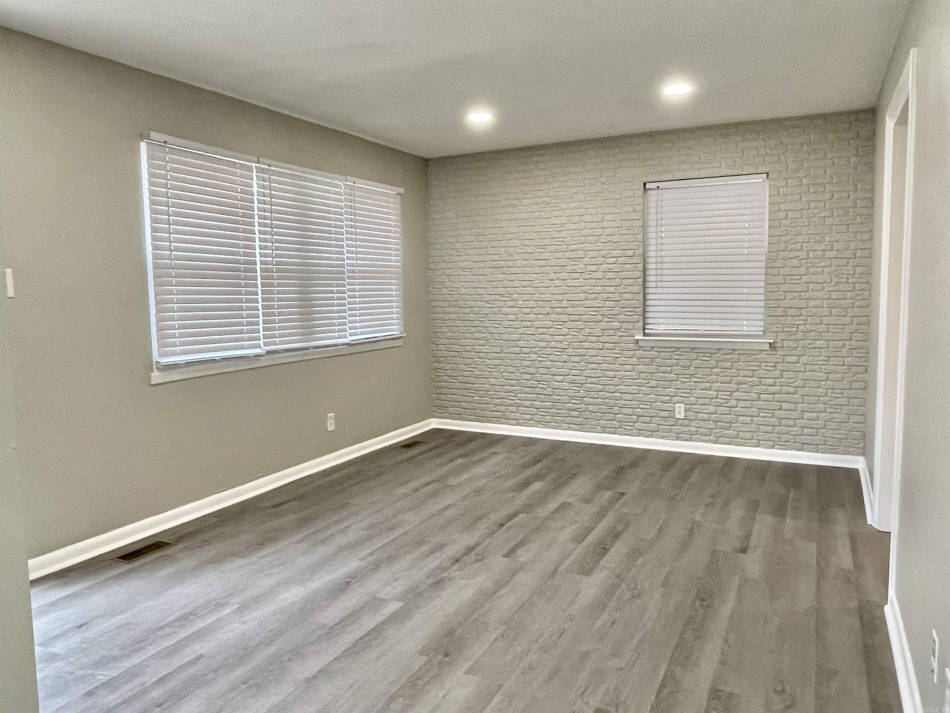 TWIN LAKES - Residential