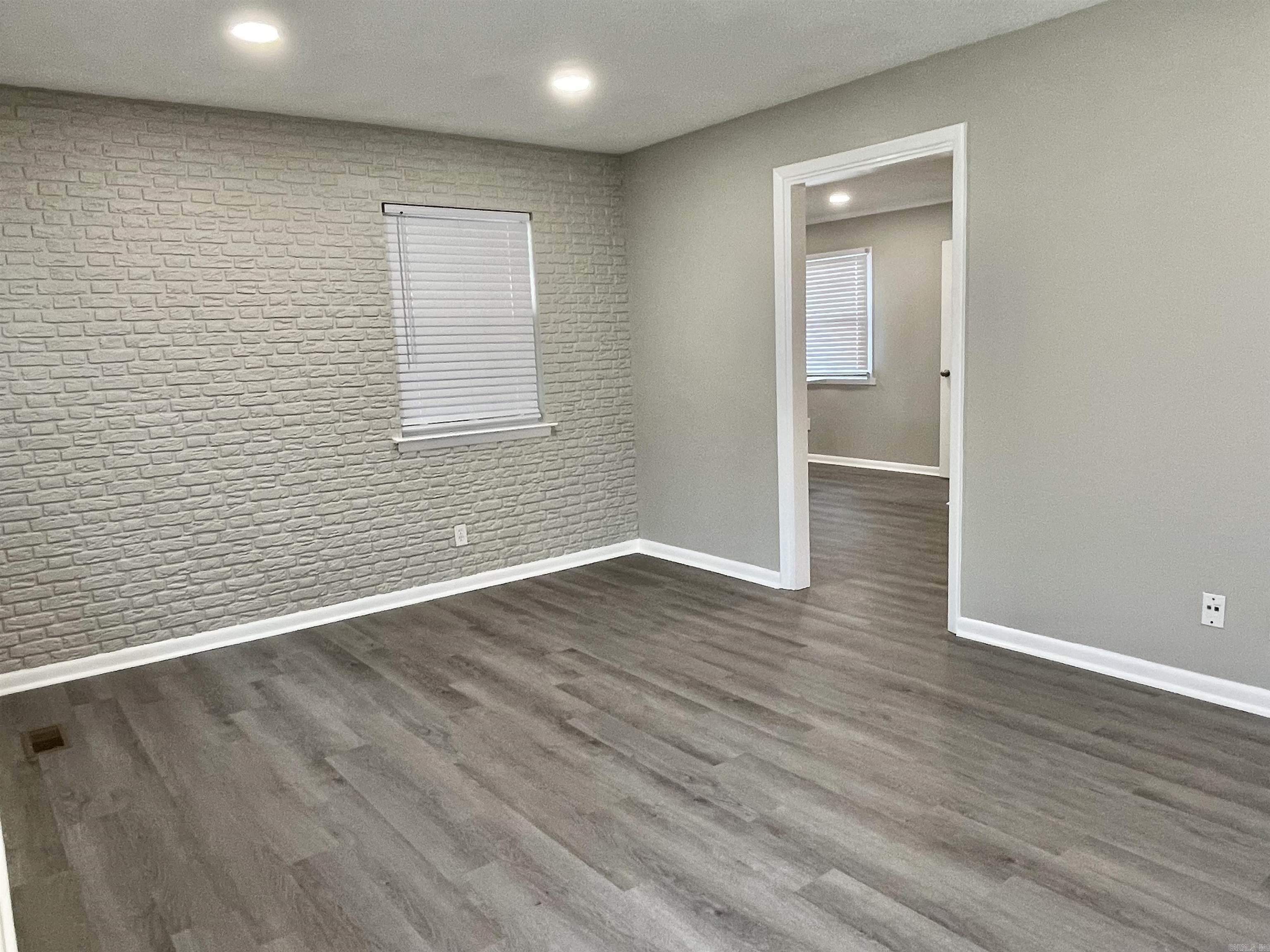 TWIN LAKES - Residential