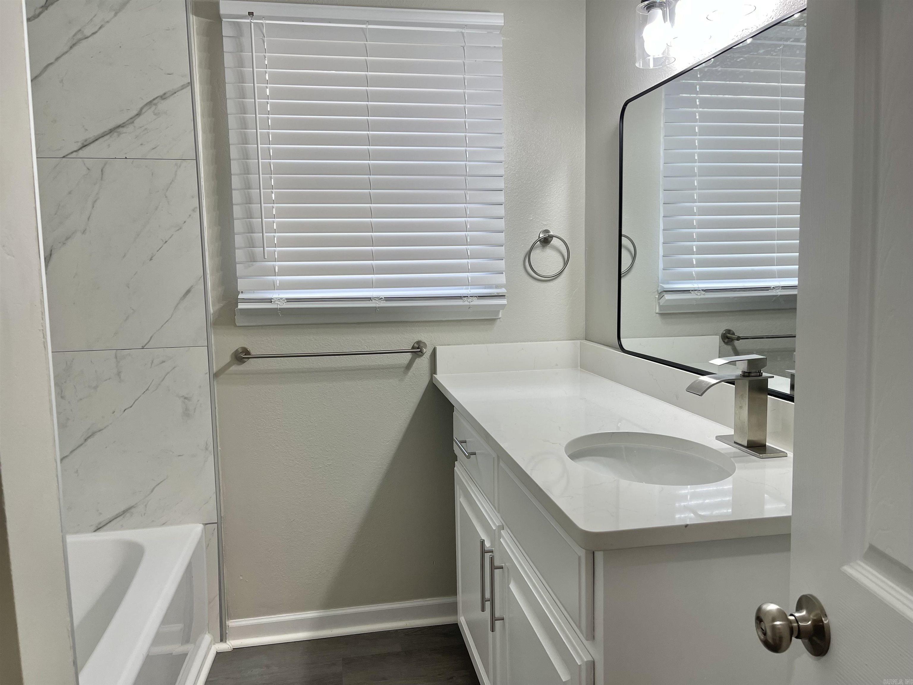 TWIN LAKES - Residential