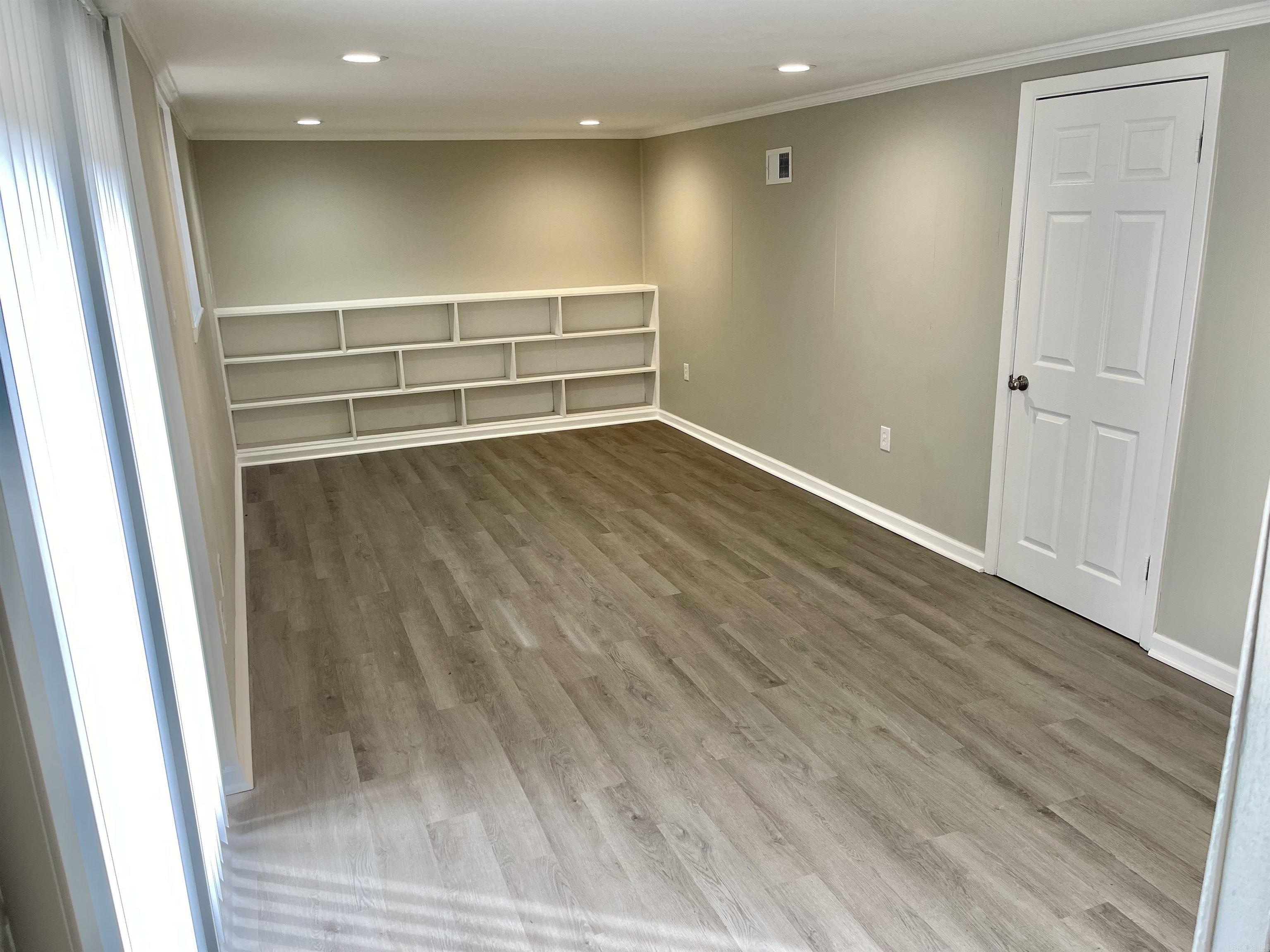 TWIN LAKES - Residential