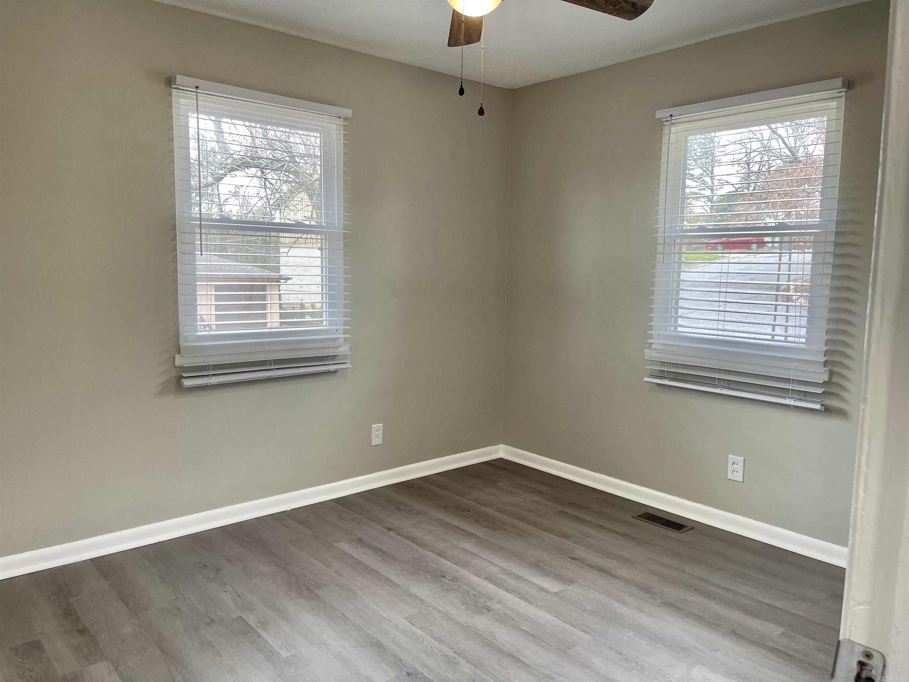 TWIN LAKES - Residential