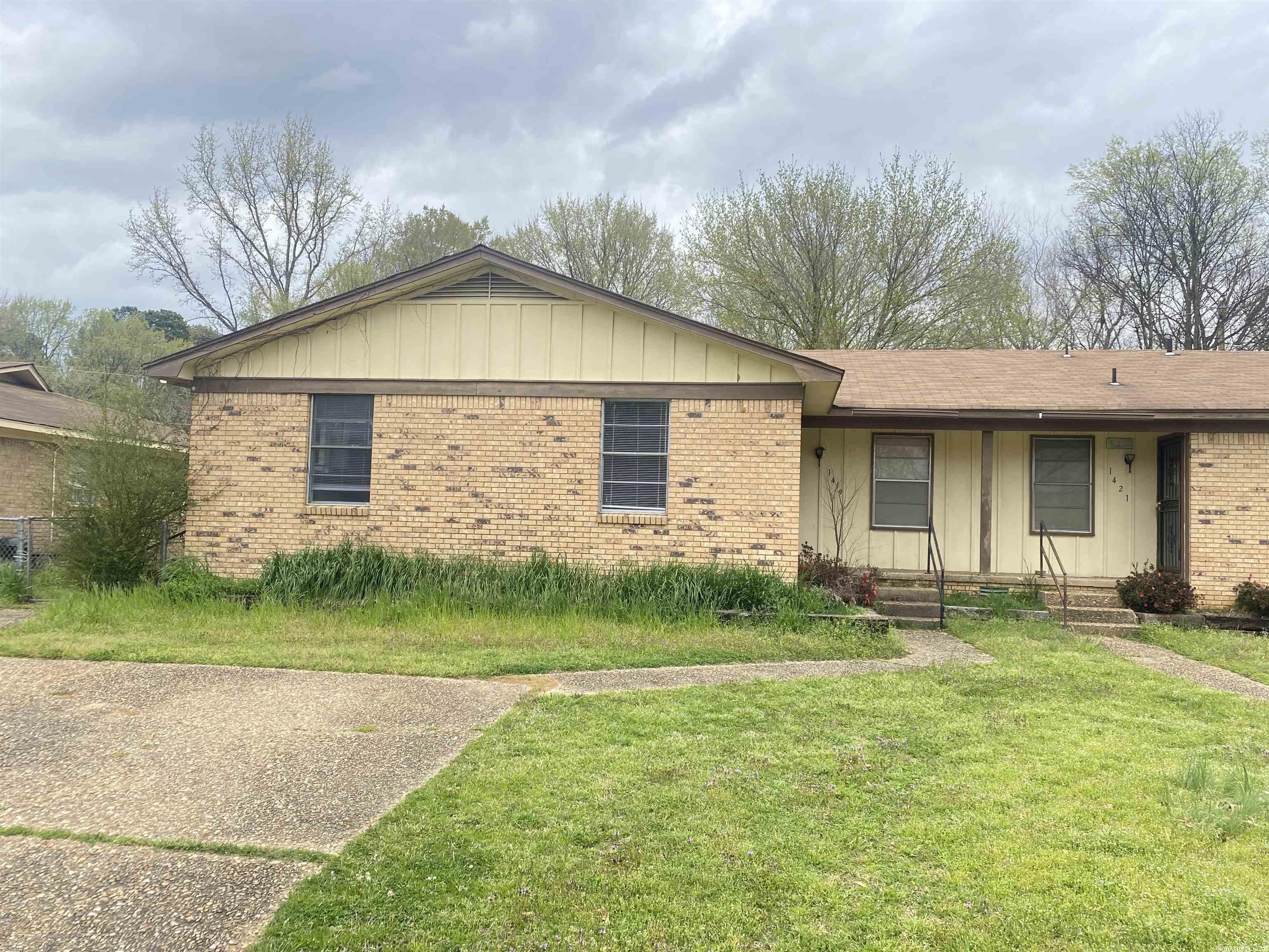 Royal Manor - Residential Lease