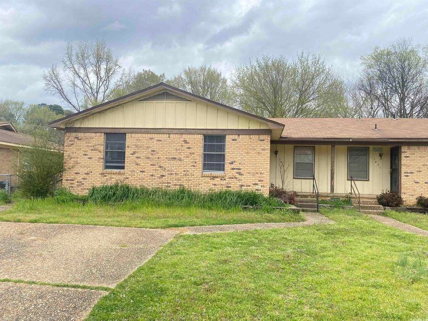 Available for rent: 3 bedroom 1.5 bath unit in duplex. Lease terms $750 deposit, $50 application fee. Apply online at c21prjxrentals.com