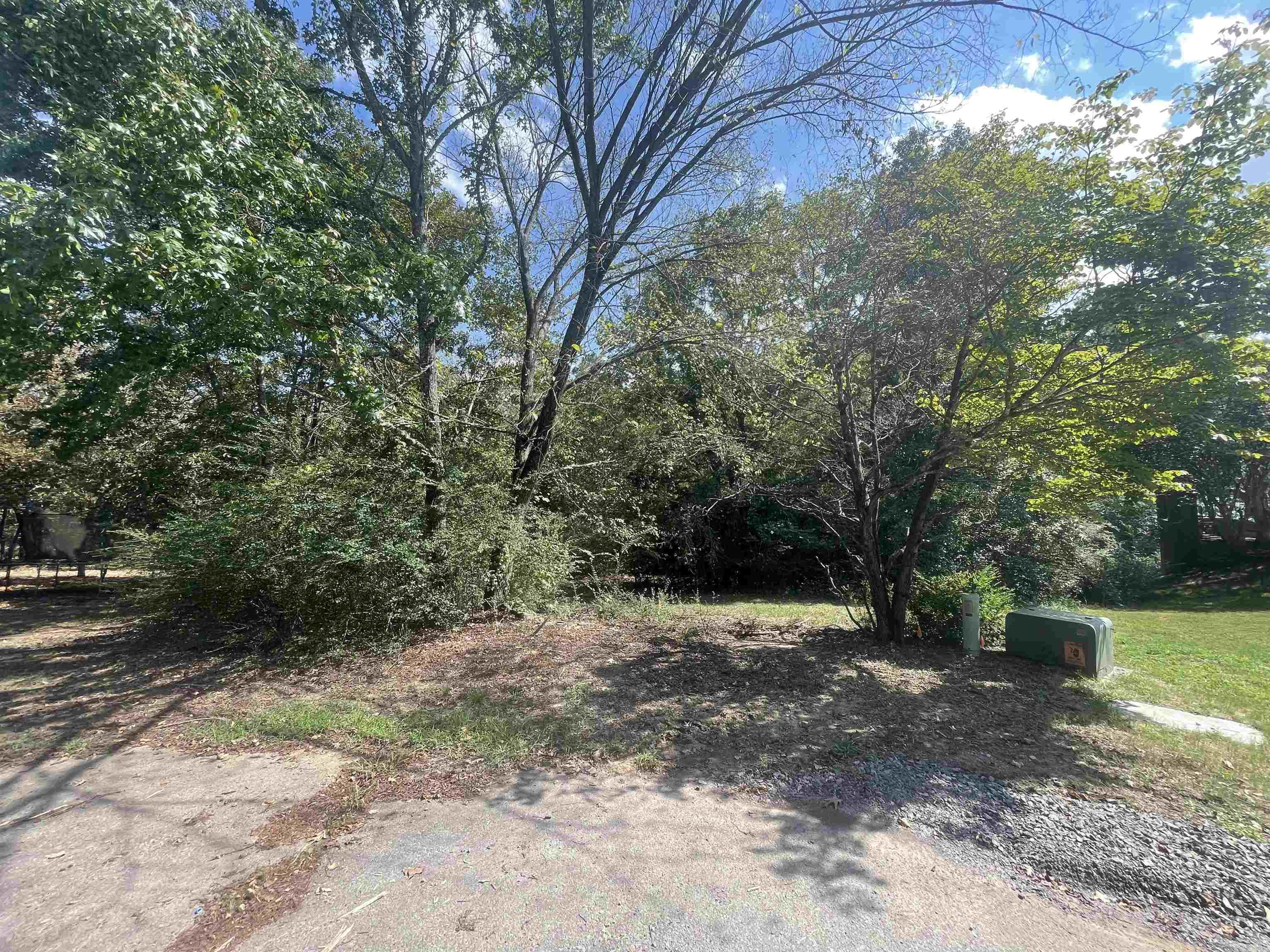 Awesome Location!!! Wooded lot tucked in a quiet cove, offering privacy in an established lake neighborhood. Convenient in-town location perfect for building your dream home close to all the amenities of Heber Springs.