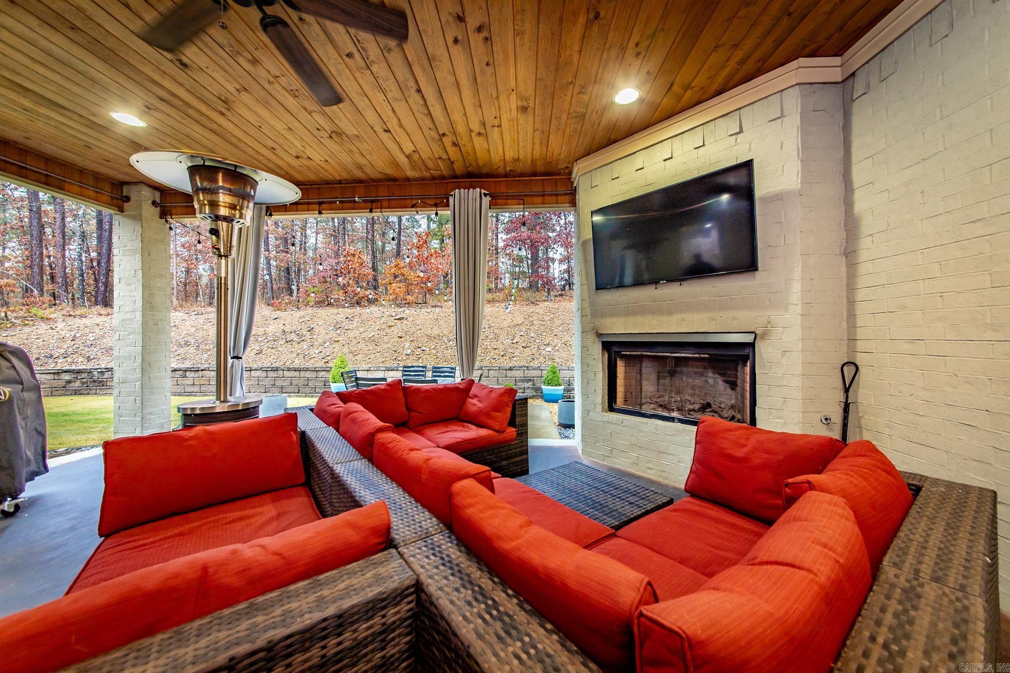 CHENAL VALLEY "MIRAMAR PLACE" - Residential