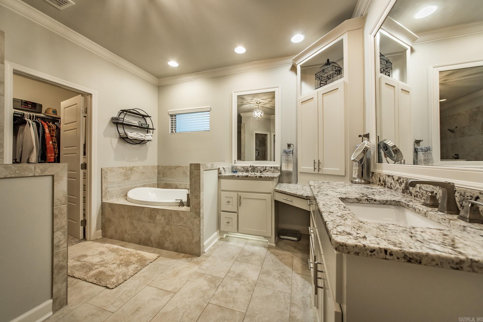 CHENAL VALLEY "MIRAMAR PLACE" - Residential