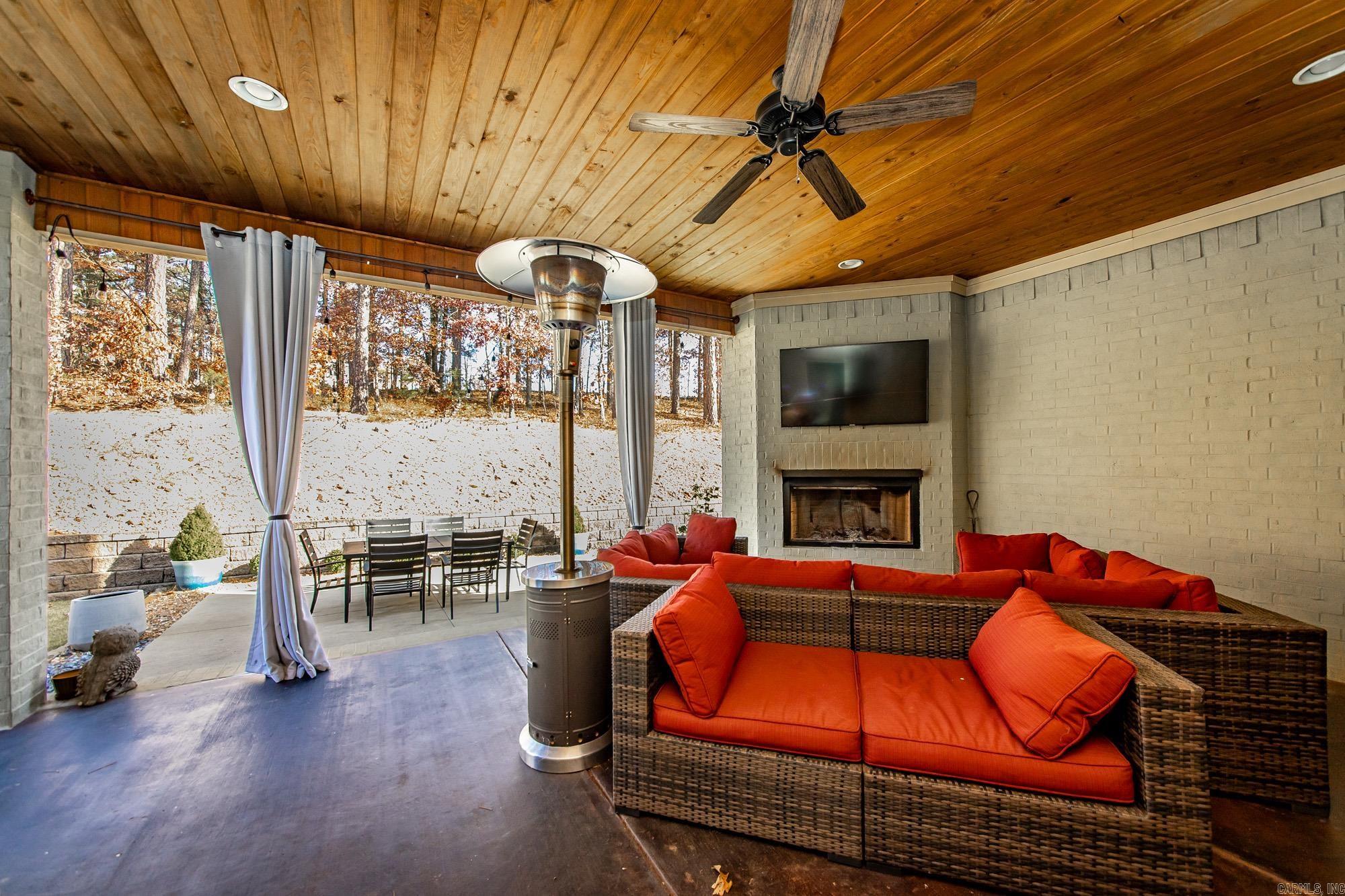 CHENAL VALLEY "MIRAMAR PLACE" - Residential