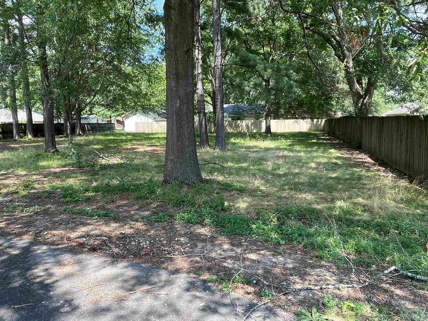 Beautiful level building lot near Beebe schools and ASU-Beebe!  Lots of shade. Convenient location!