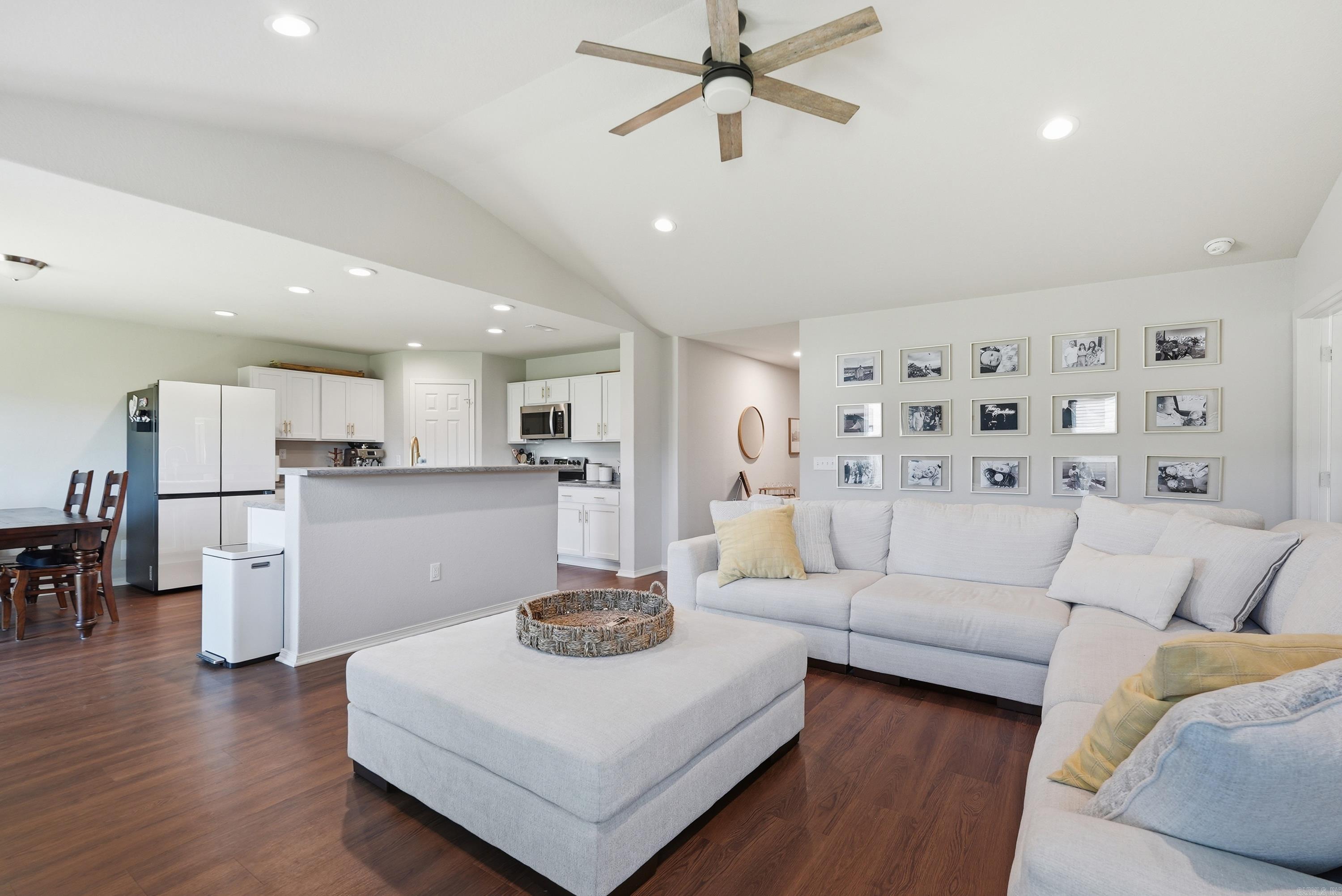 COUNTRY CLUB OF ARK THE - Residential