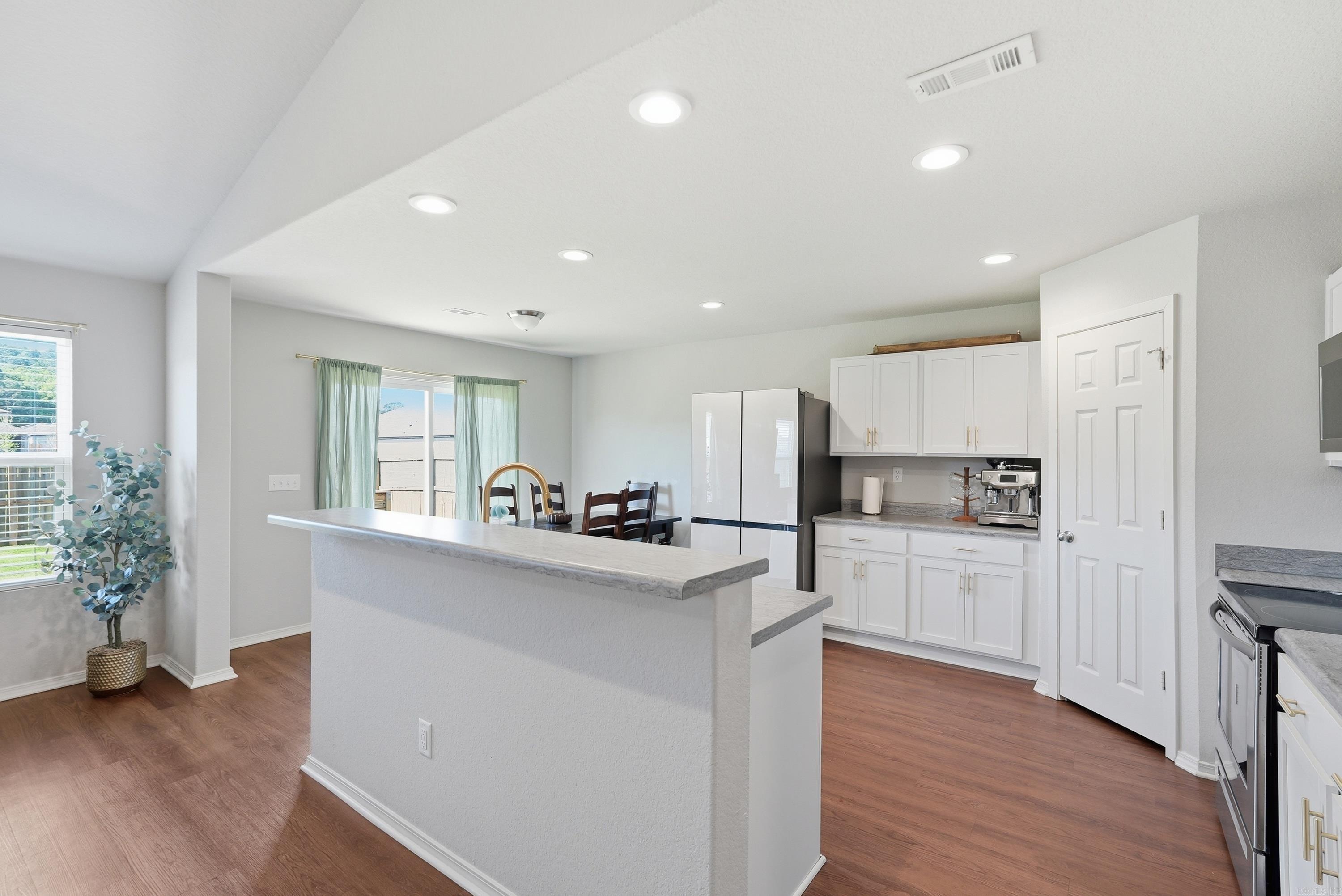 COUNTRY CLUB OF ARK THE - Residential
