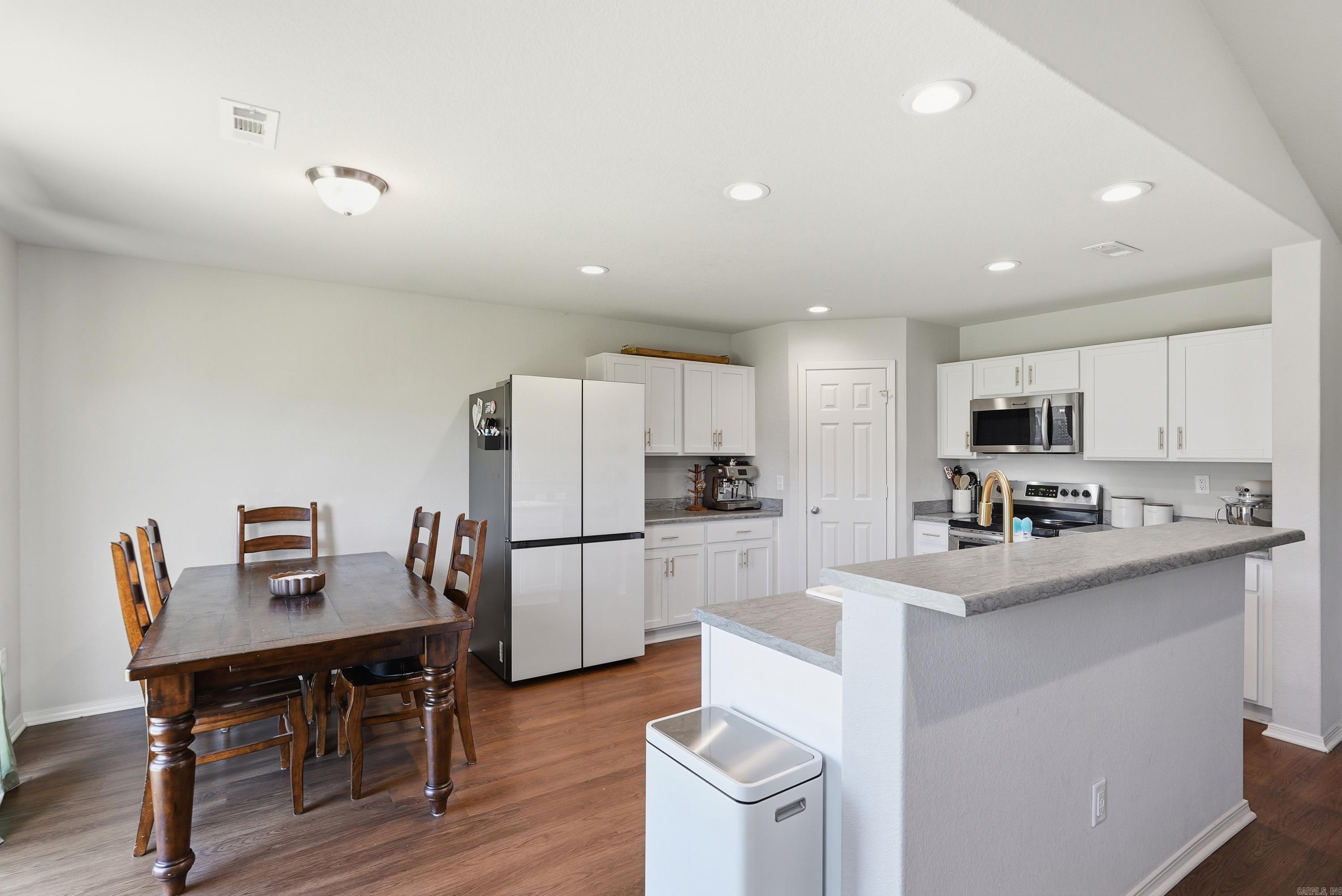 COUNTRY CLUB OF ARK THE - Residential
