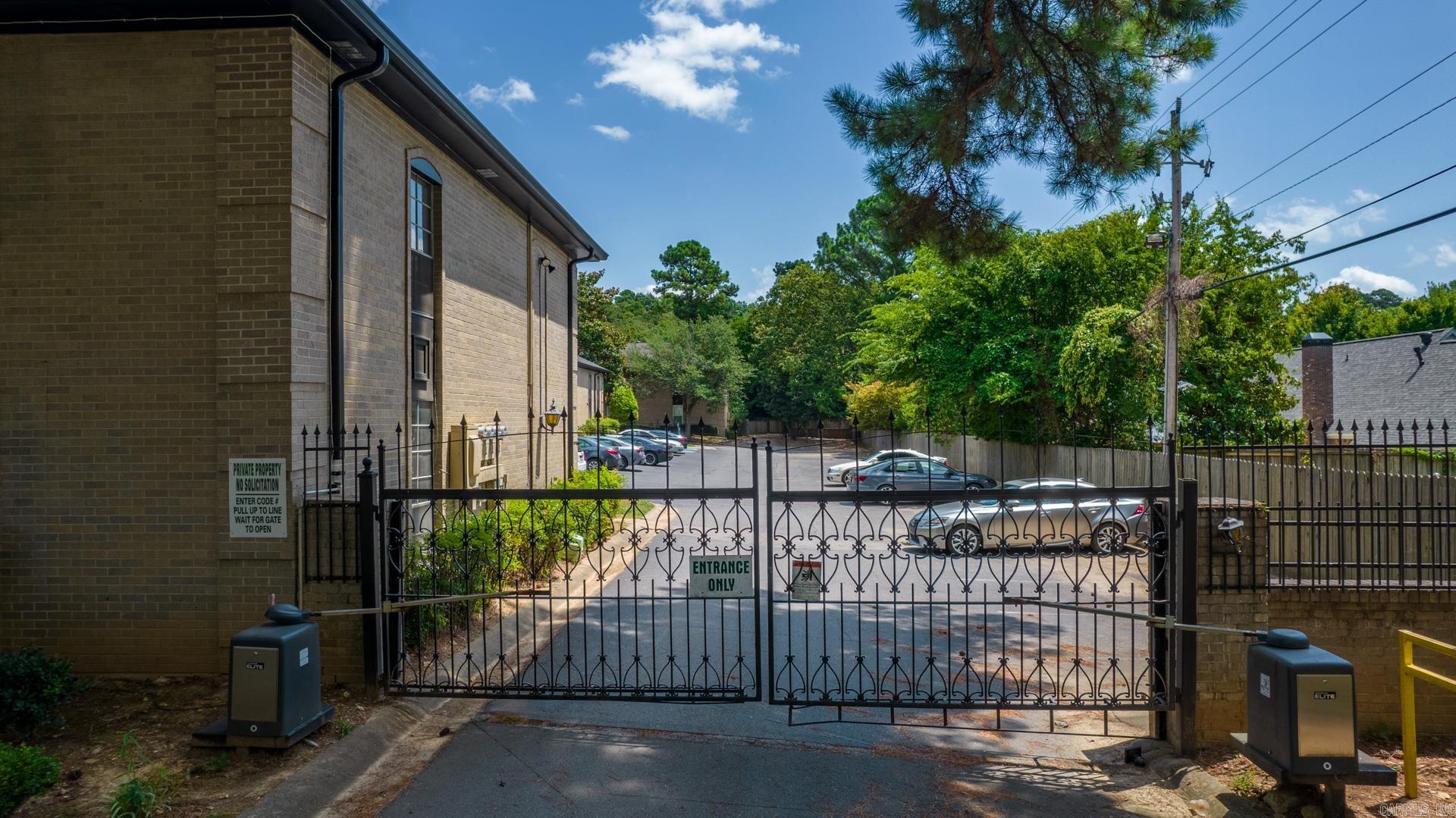 WINDSOR GARDENS CONDOMINIUMS - Residential