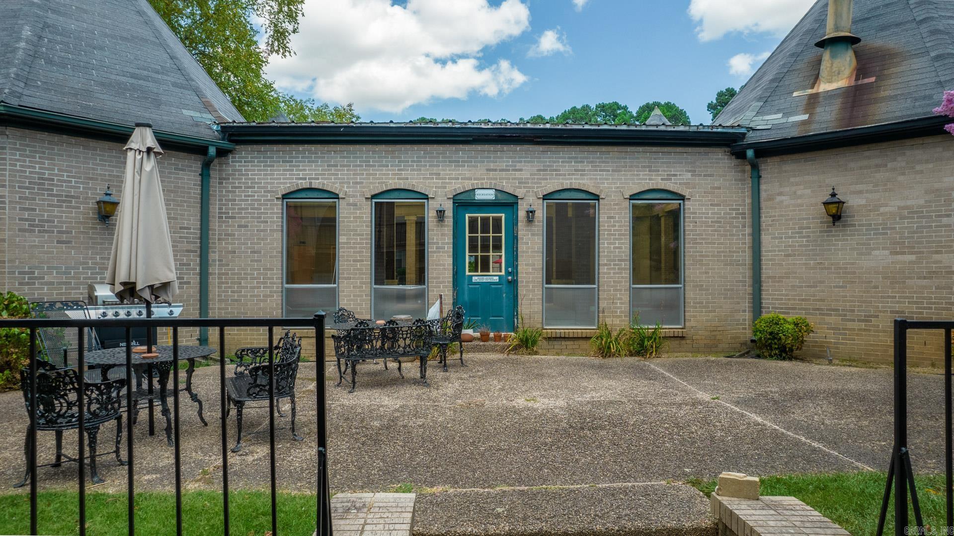 WINDSOR GARDENS CONDOMINIUMS - Residential