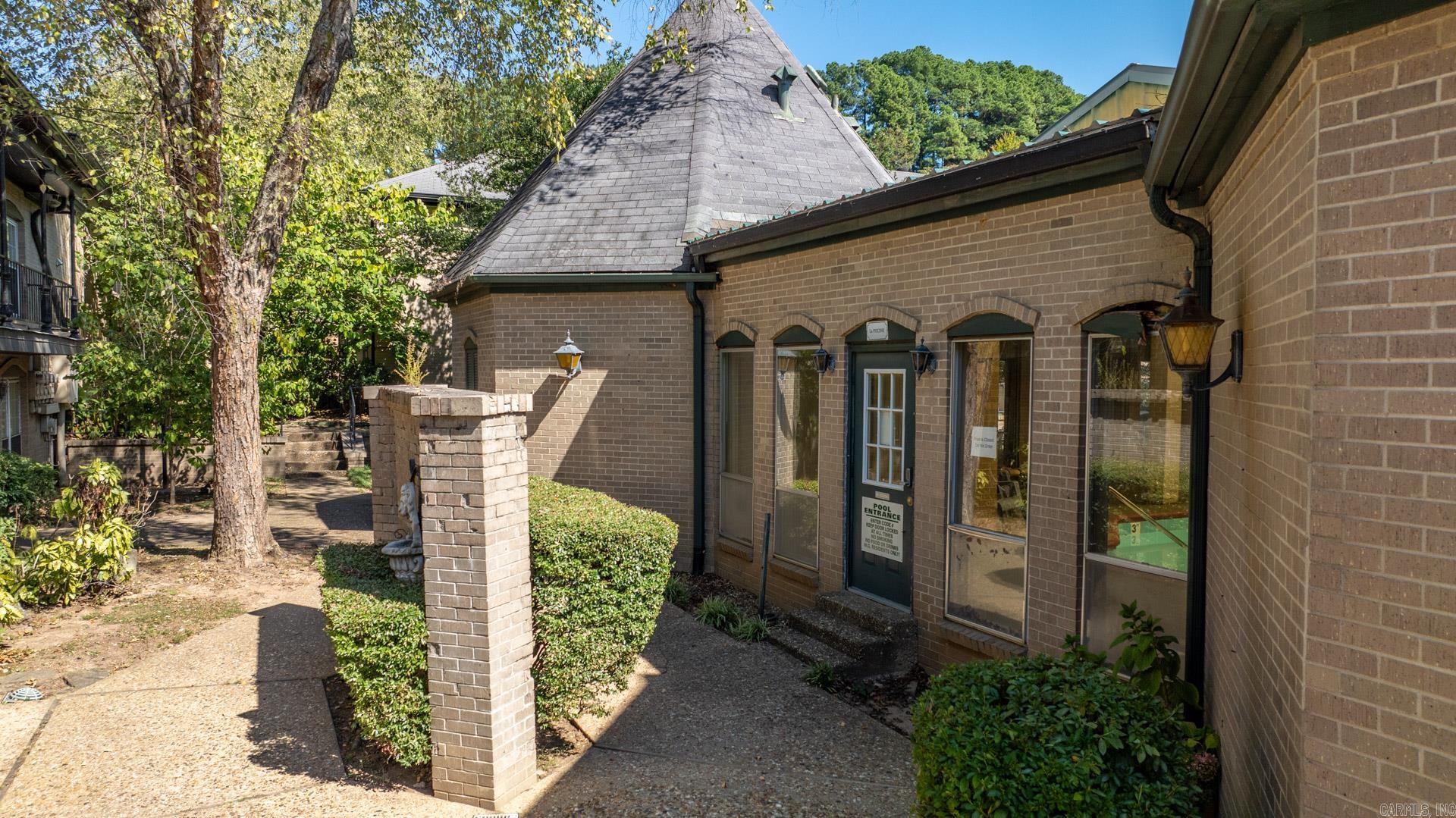 WINDSOR GARDENS CONDOMINIUMS - Residential