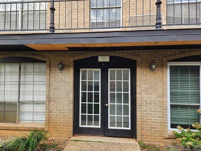 WINDSOR GARDENS CONDOMINIUMS - Residential