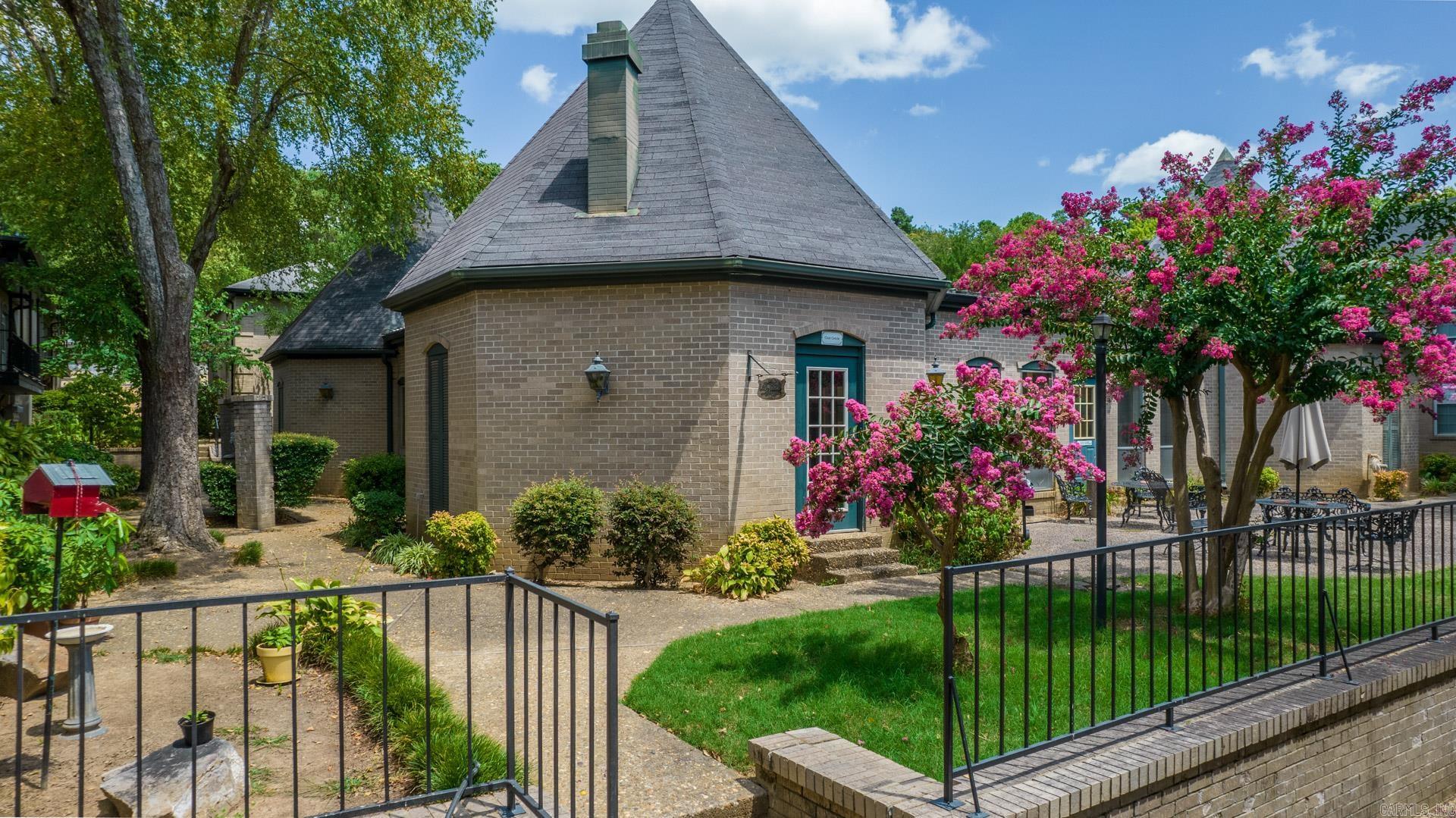 WINDSOR GARDENS CONDOMINIUMS - Residential