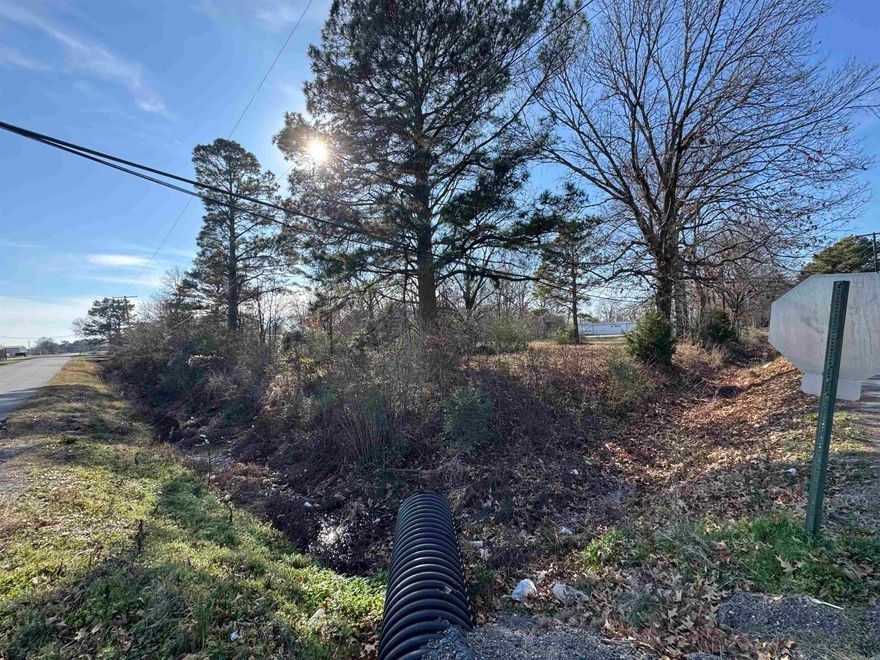 Prime investment opportunity with I-1 industrial zoning, ideal for commercial or industrial construction. This .80 acre build-ready lot is located just minutes from Highway 165 and is near Stuttgart’s parks, schools, and thriving business district—offering both accessibility and convenience.