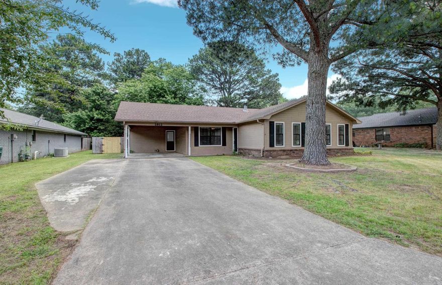 Nice updated 3bed 2bath walking distance to Margarite Vann Elementary, Carl Stuart Middle School and the University of Central Arkansas. Home features new paint, new granite countertops, new tile backsplash in kitchen, stained concrete and tile floors, fully fenced backyard with a storage building. Agents See Remarks.