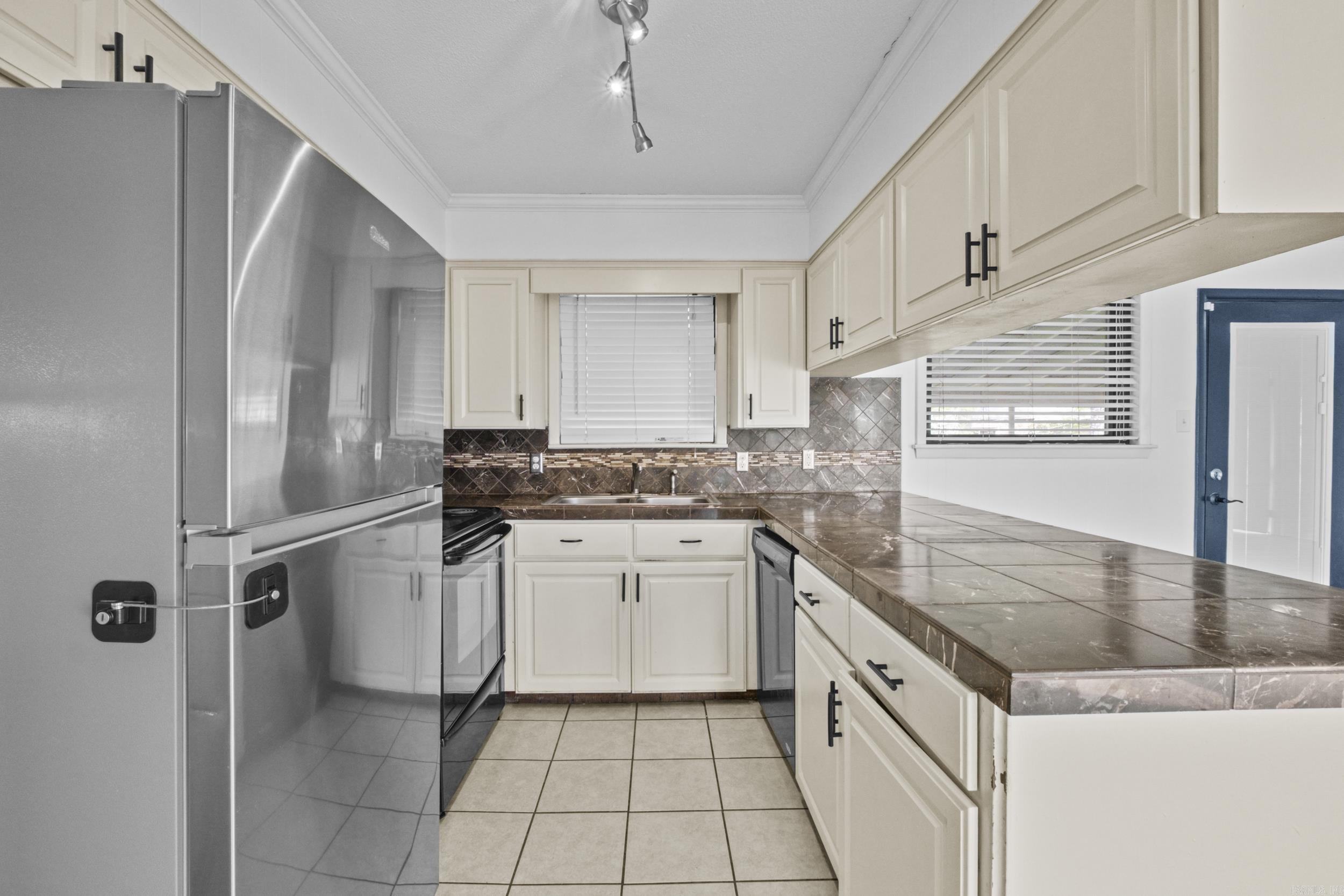 INDIANHEAD LAKES EST - Residential