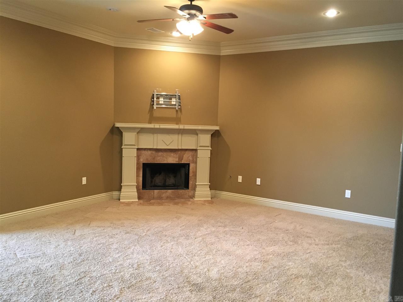 COUNTRY CLUB OF ARK THE - Residential Lease