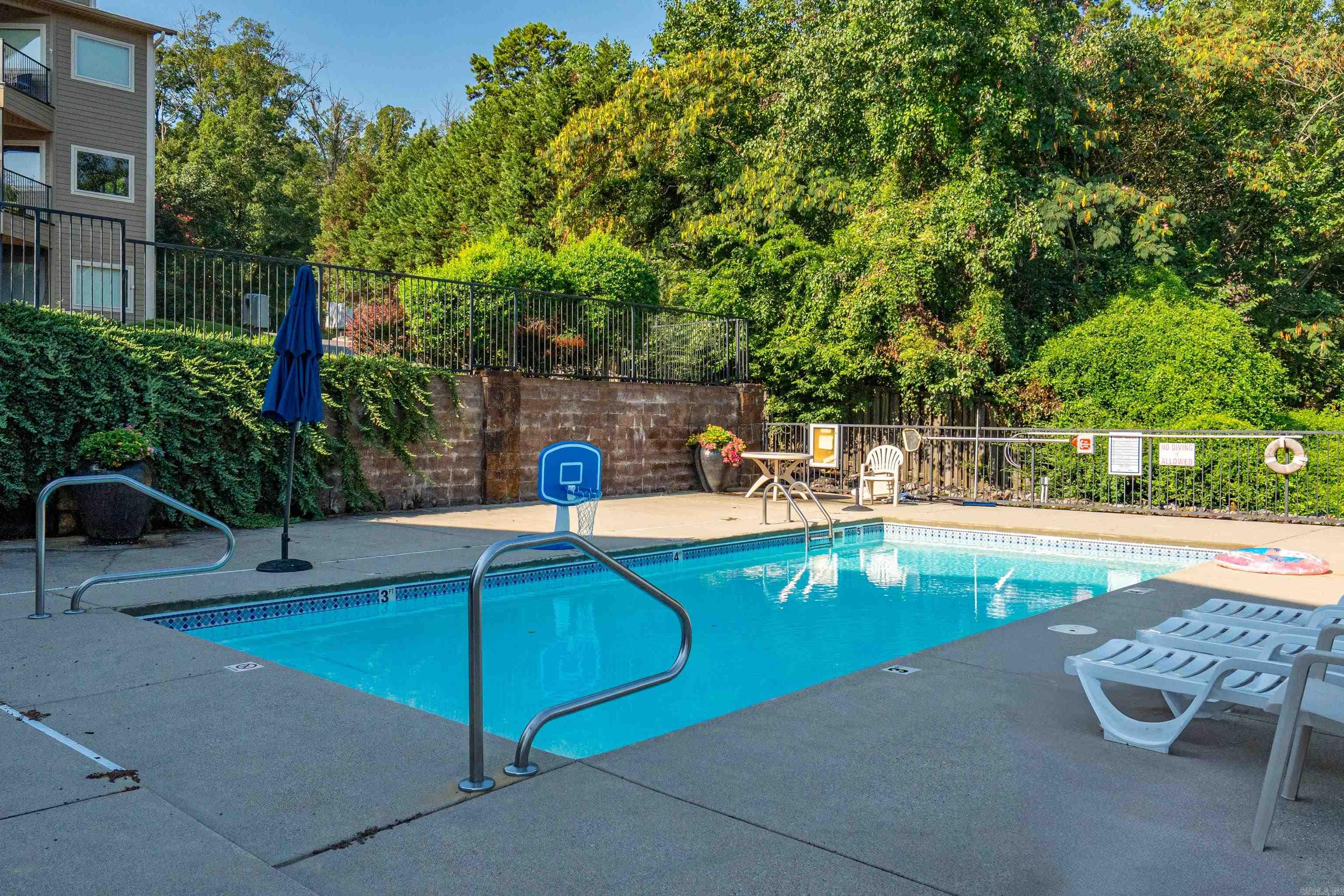 WOODLAND HILLS - Residential