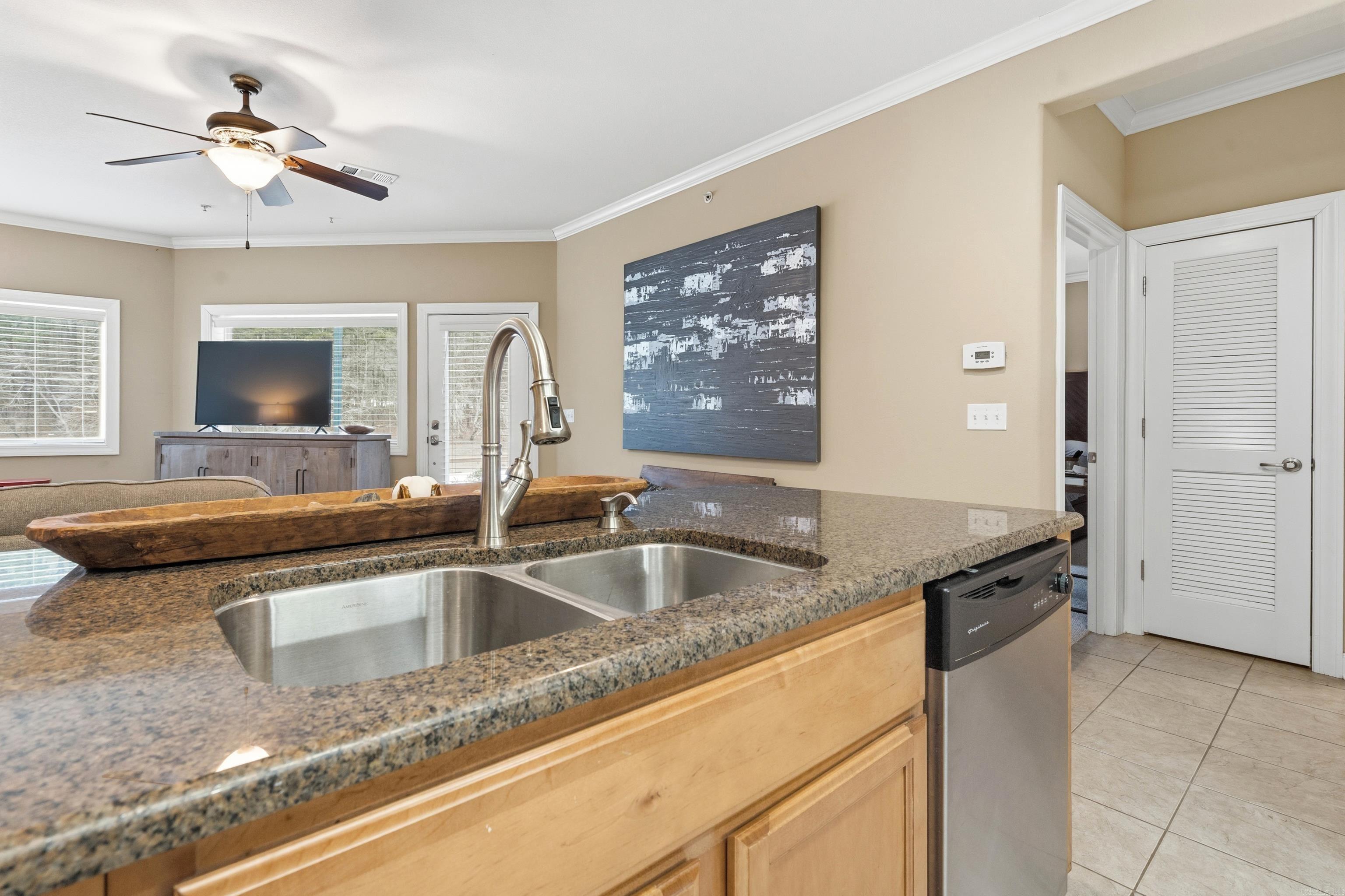 WOODLAND HILLS - Residential