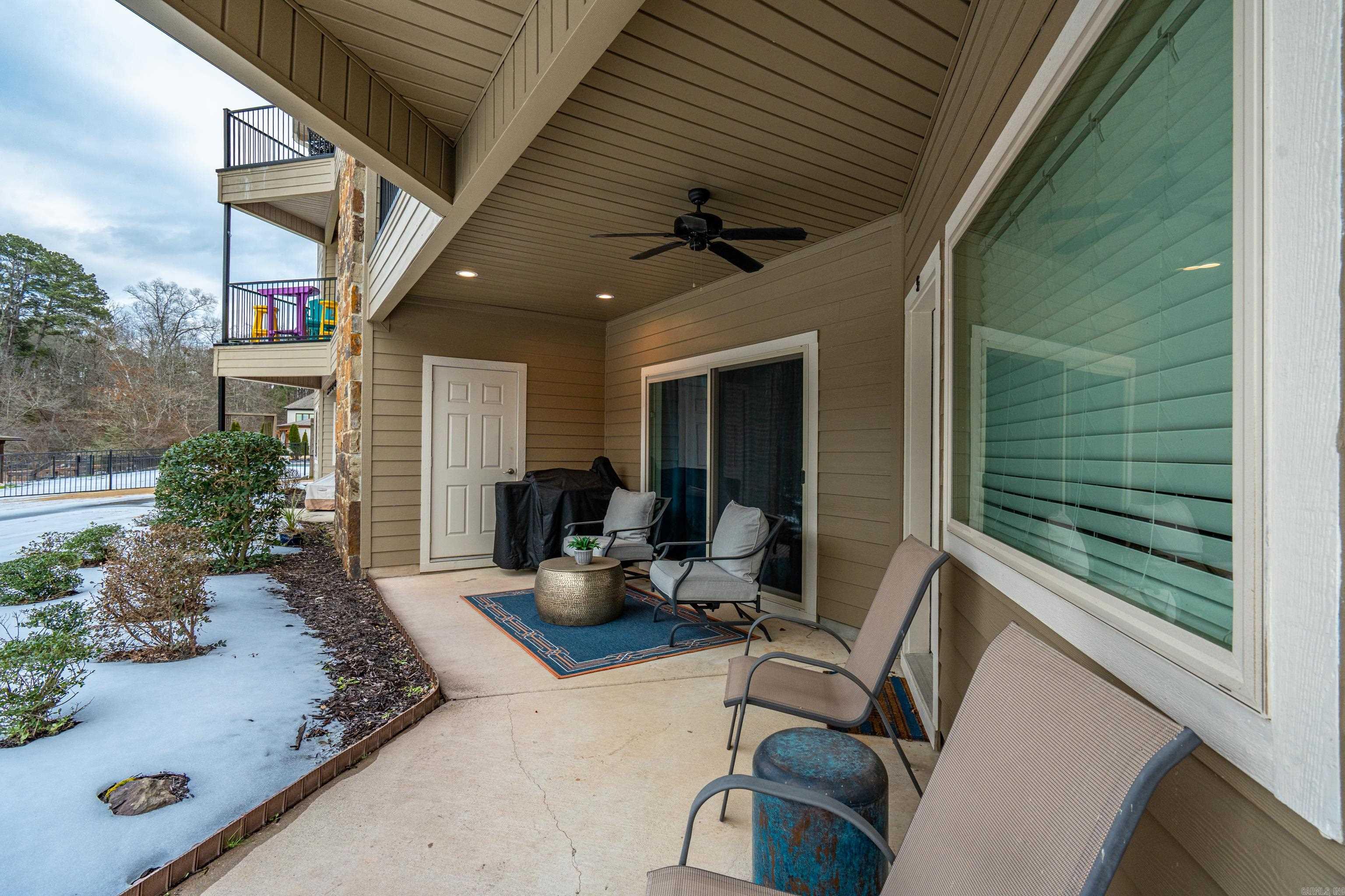 WOODLAND HILLS - Residential