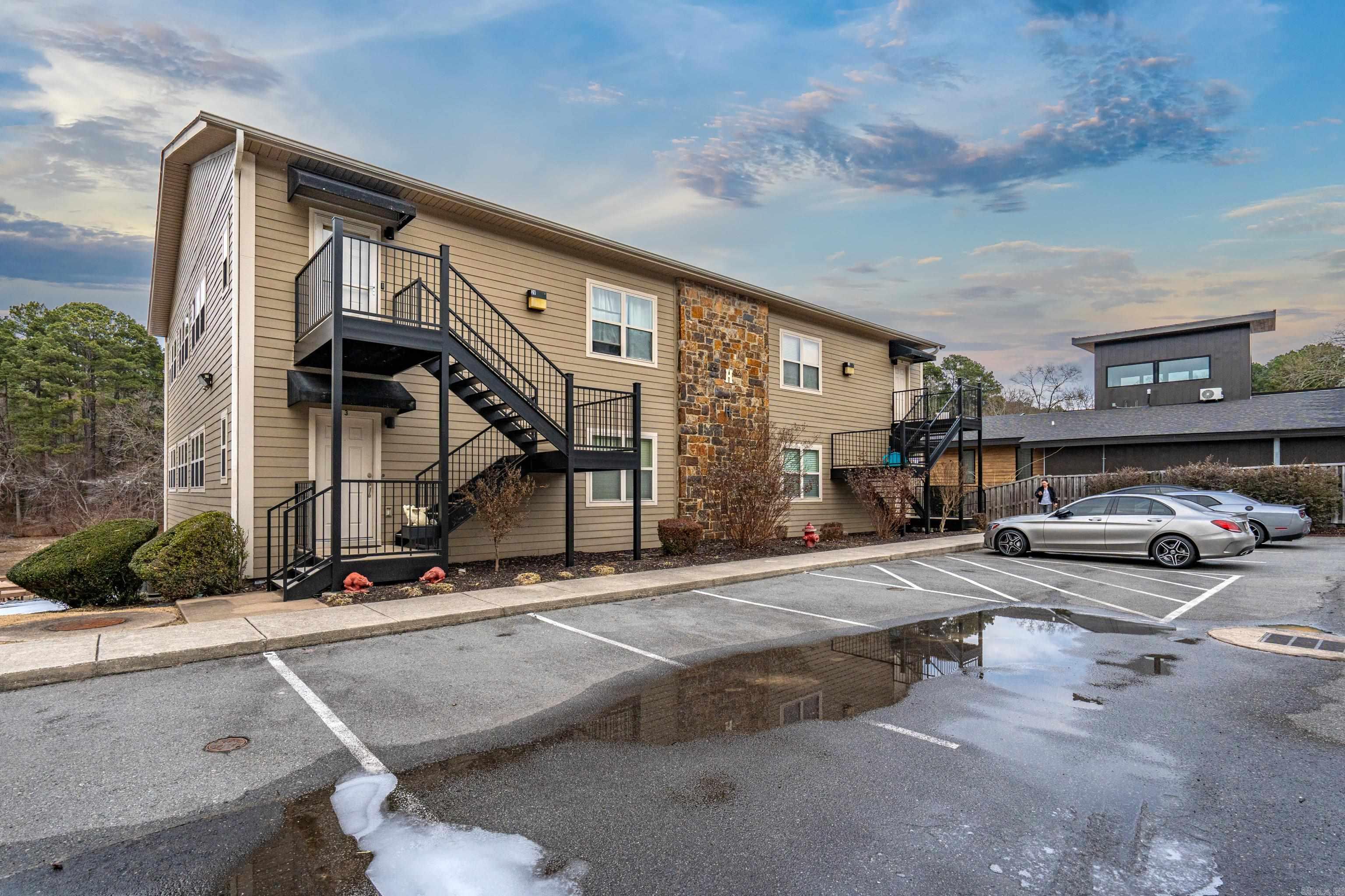 WOODLAND HILLS - Residential