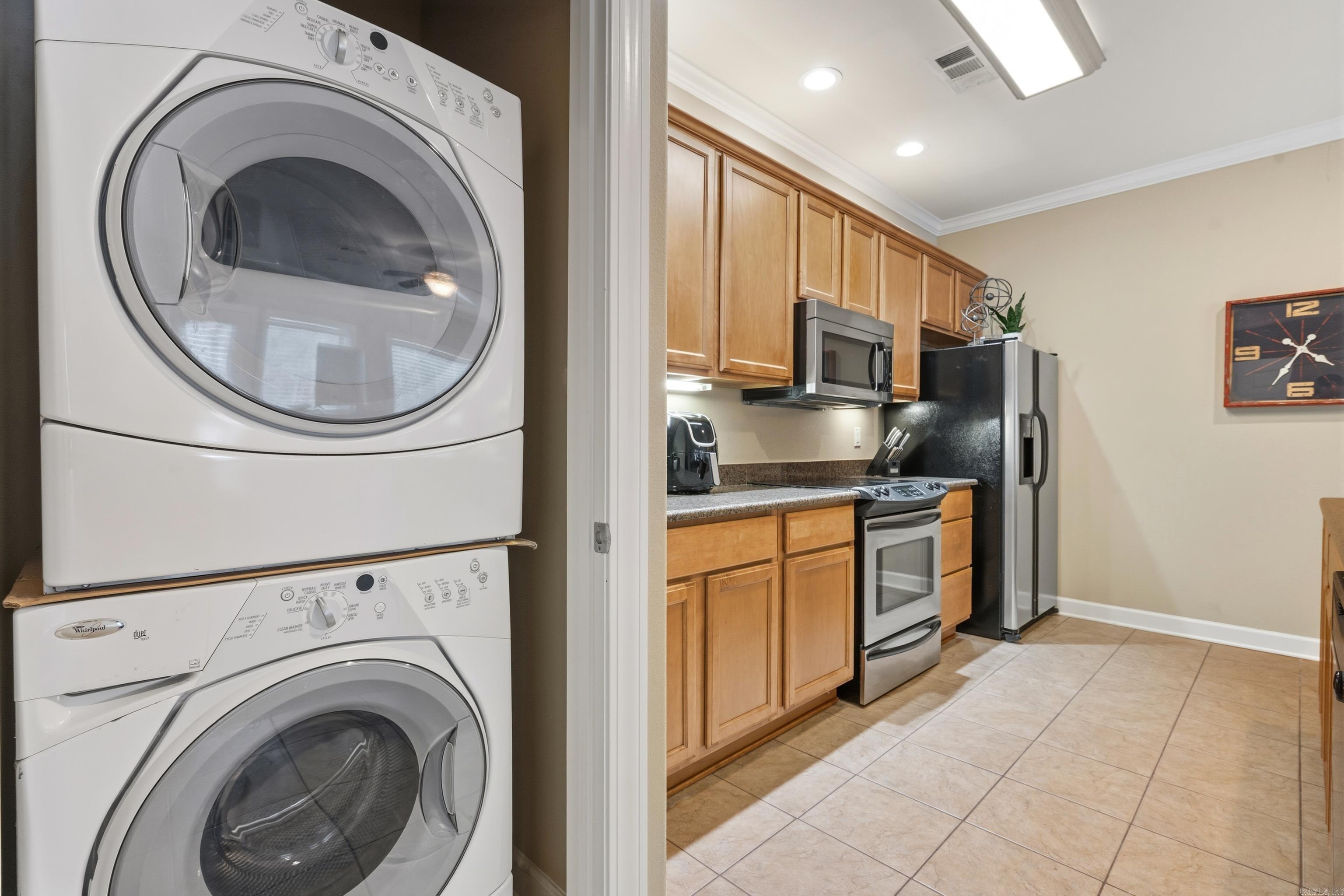 WOODLAND HILLS - Residential