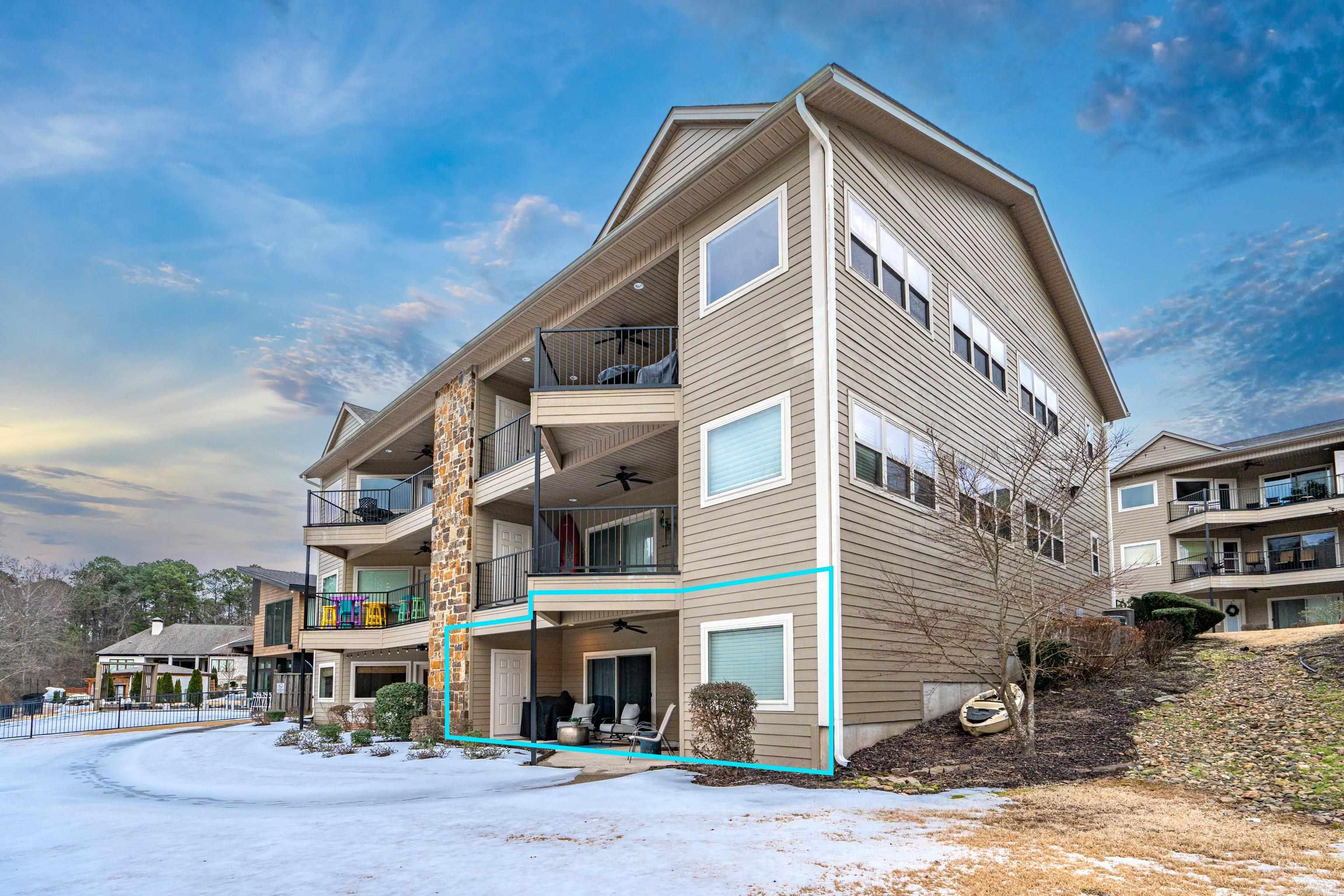 WOODLAND HILLS - Residential