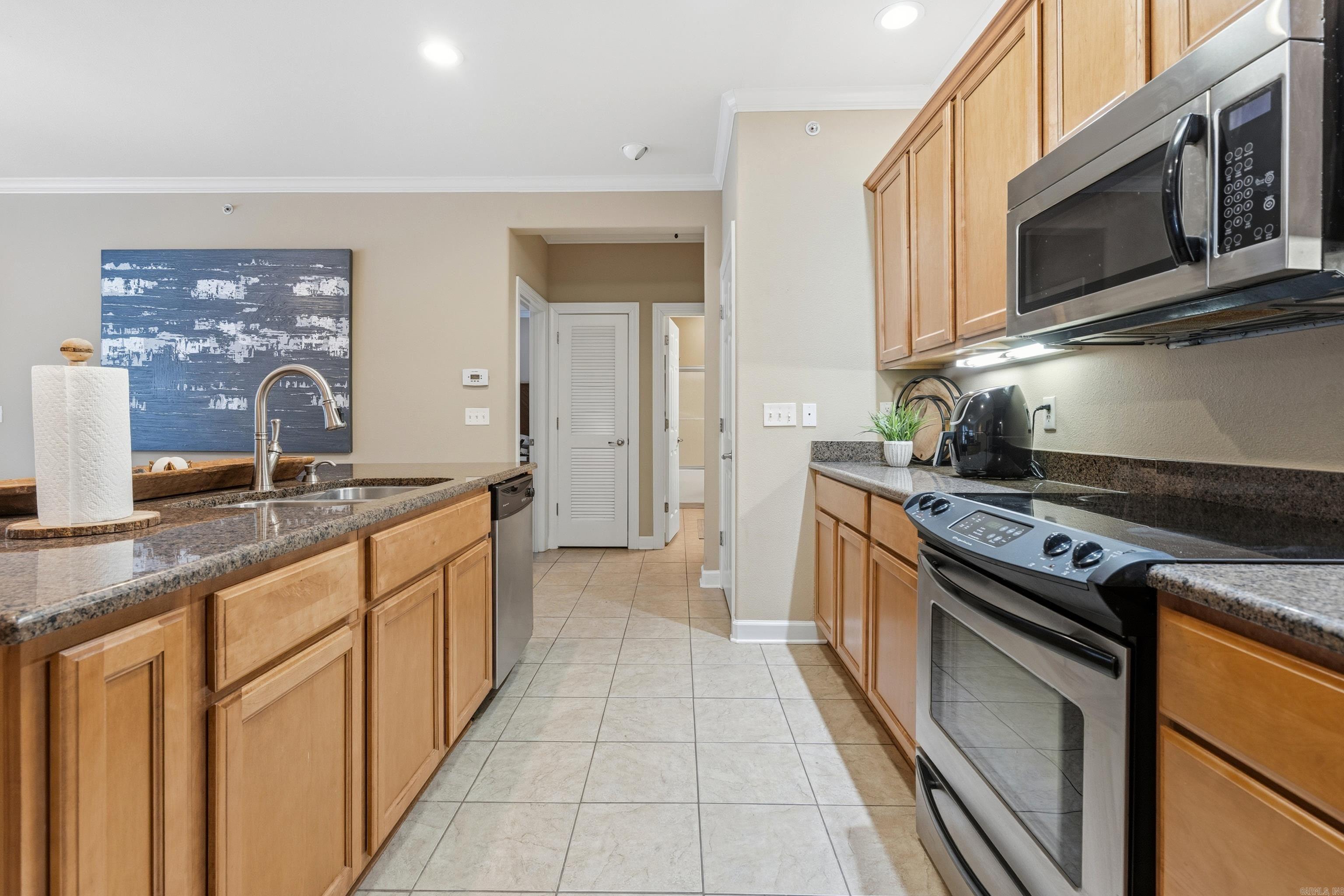 WOODLAND HILLS - Residential