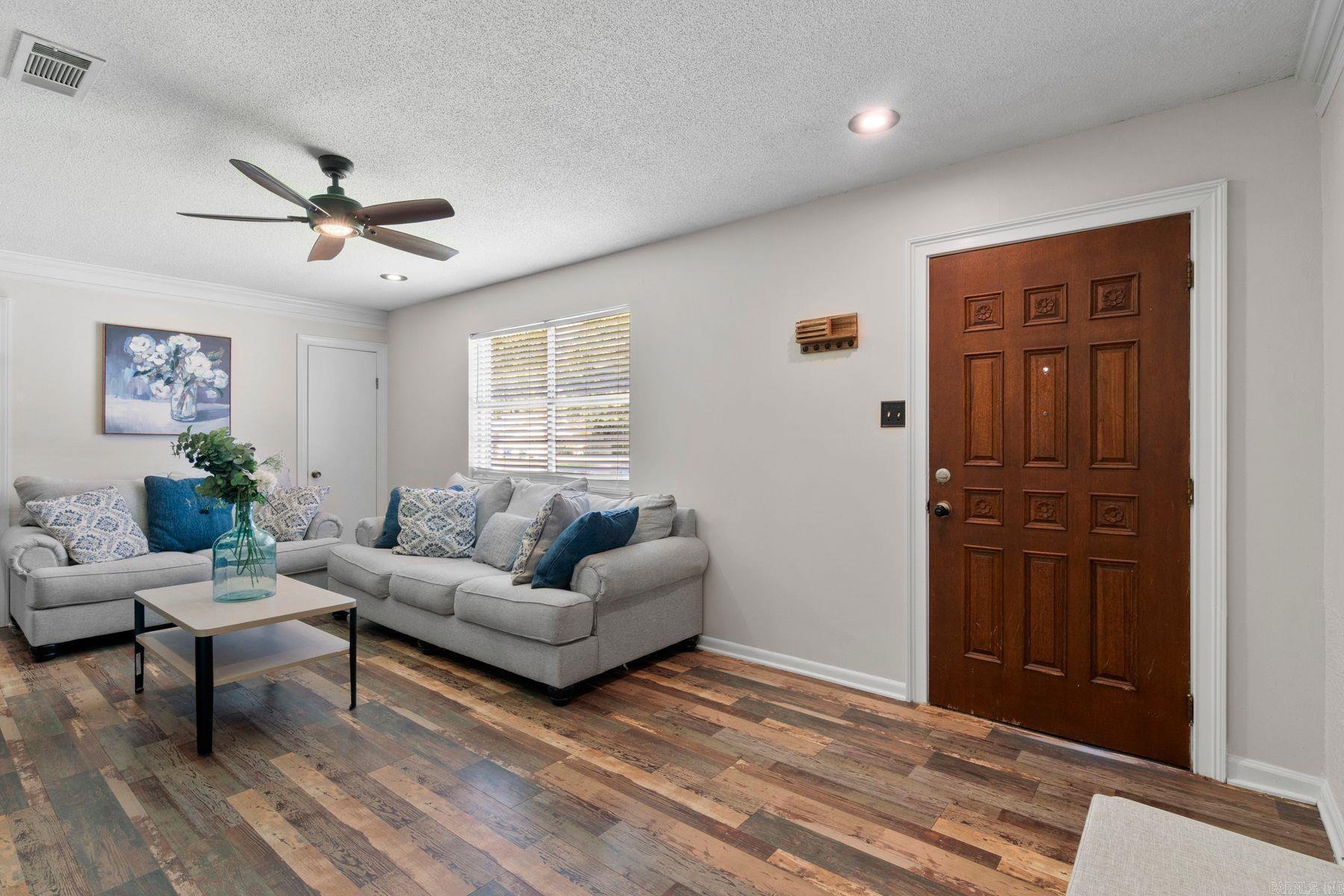 DELTA LAWN - Residential