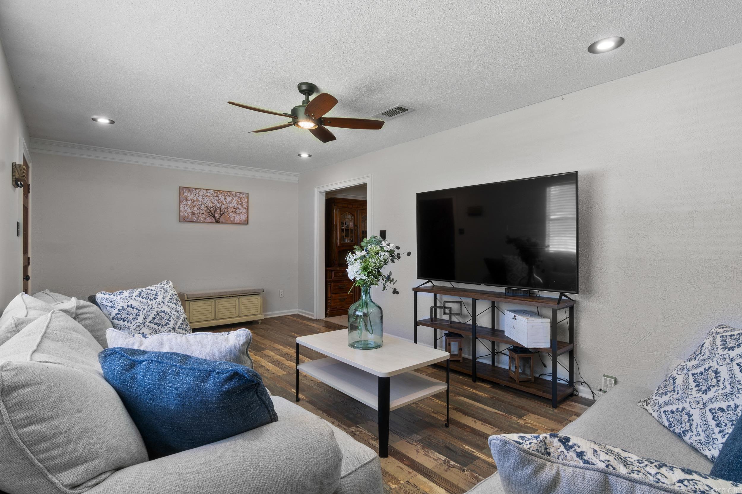 DELTA LAWN - Residential