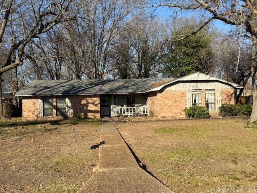 Great family Home with warm atmosphere.  Reasonably priced.  Large Great Room. Nice Sunroom for entertainment or to curl up and read.  3 Bedrooms, Office and 2.5 Baths.    Call 501-590-7570 for showing.  You will like it!