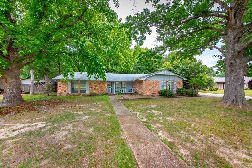 Great family Home with warm atmosphere.  Reasonably priced.  Large Great Room. Nice Sunroom for entertainment or to curl up and read.  3 Bedrooms, Office and 2.5 Baths.    Call 501-590-7570 for showing.  You will like it!