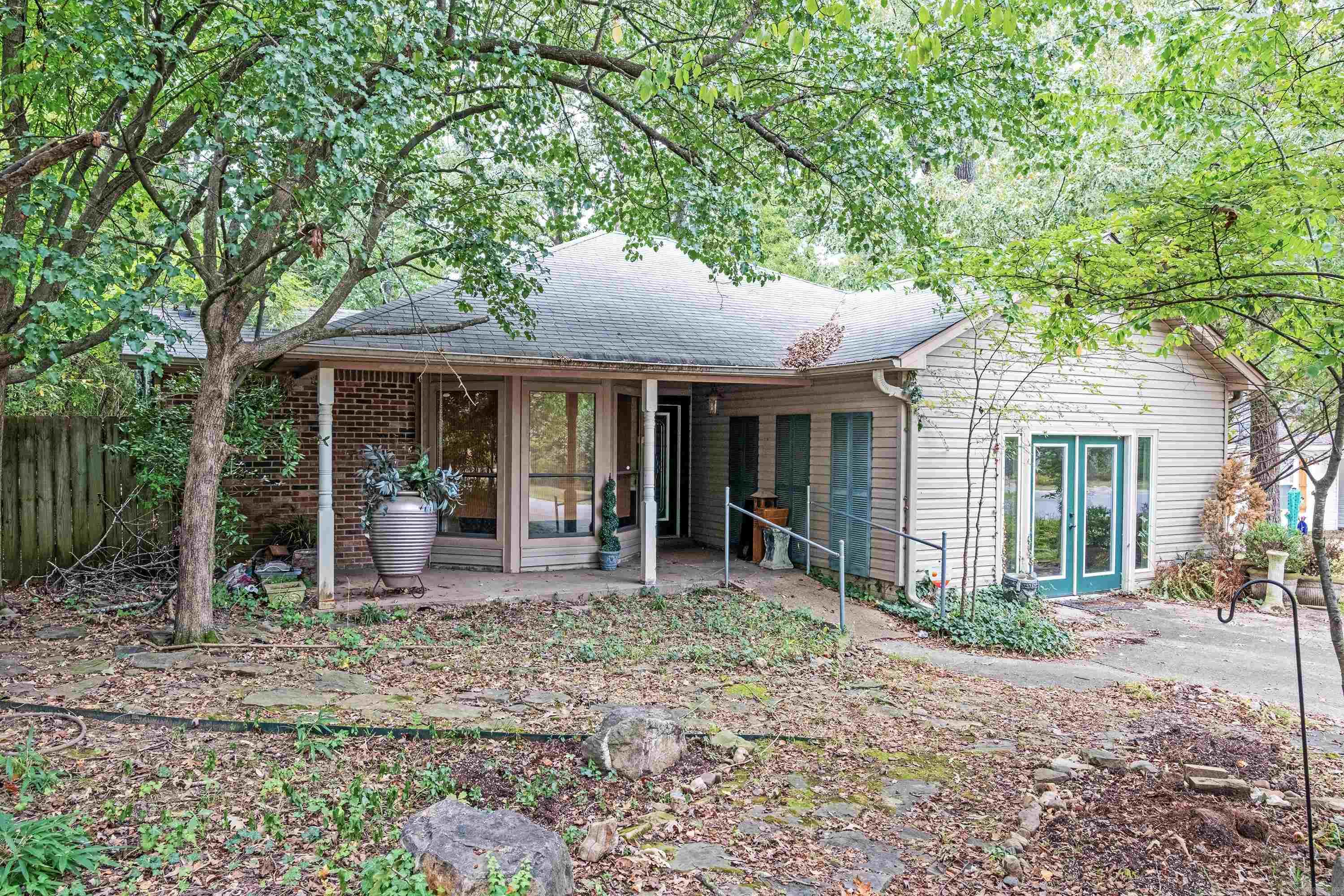 With a little work this gem of a house in the middle of Maumelle, near golf courses, restaurants and shopping and equal distant to Little Rock and North Little Rock, is ready to purchase. The garage which is a bonus room now, could quickly be converted back to a garage or used as a nice bonus space or den. Home was built as a 3 bedroom and could easily be converted back to a 3 bedroom home. Sold AS IS, with no seller property disclosure.