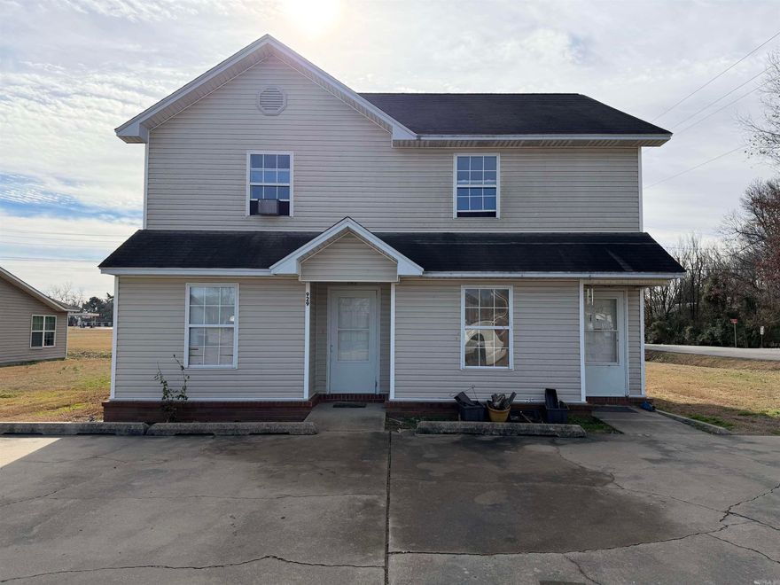 Welcome to 927/929 Margaret Street! This well-designed duplex townhome offers 2 bedrooms and 1.5 bathrooms with a spacious 2,116 square feet under roof. Each unit features two dedicated parking spaces, a private storage area, and a covered back porch—perfect for relaxing or entertaining. Thoughtfully laid out for comfort and convenience, this property is ideal for homeowners or investors looking for a low-maintenance, modern living option.