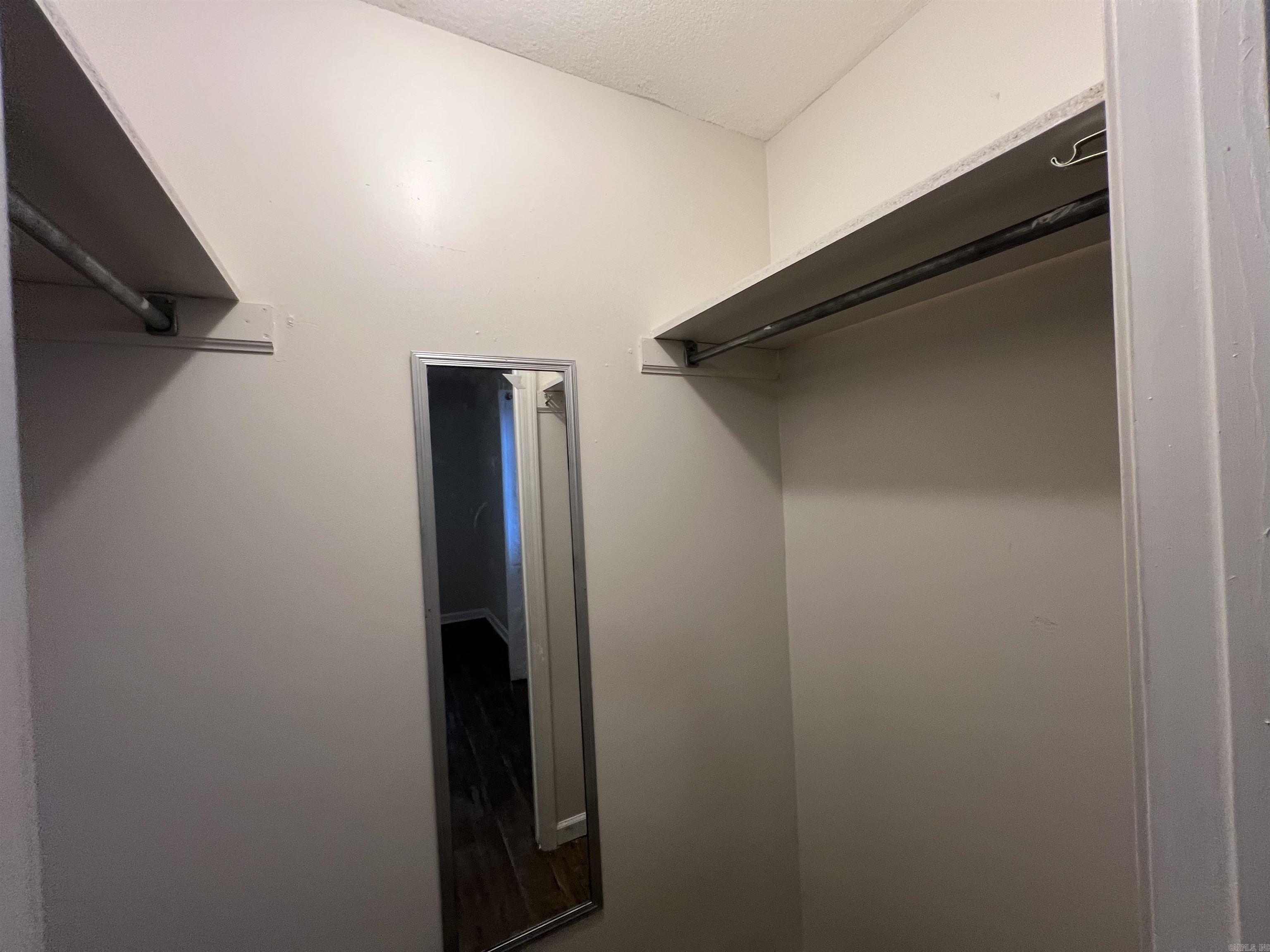 M&B PIGGOTT 2-20-8 - Residential Income