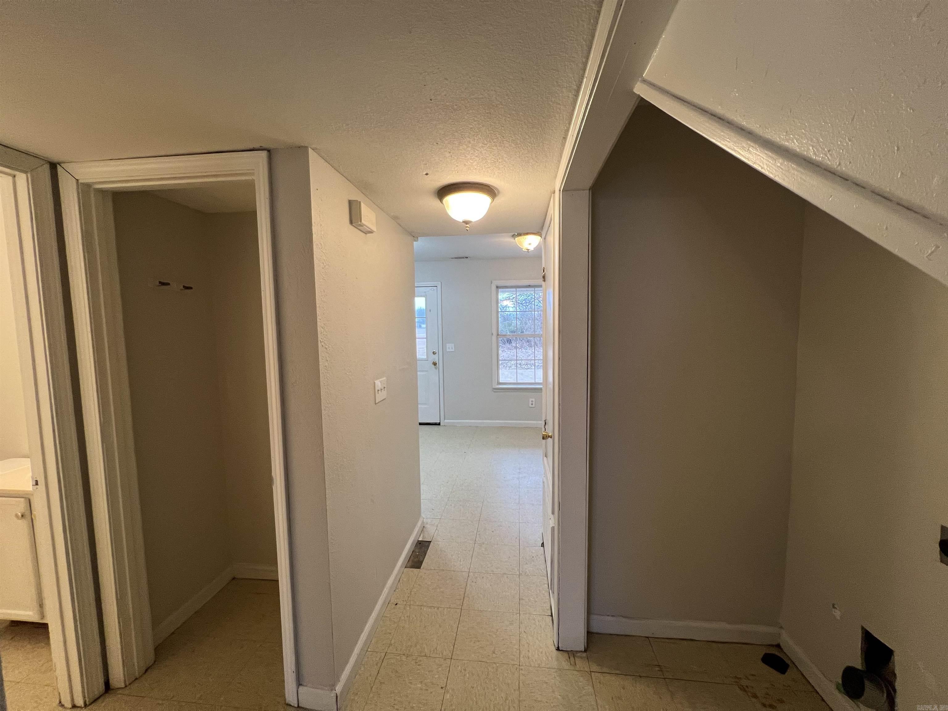 M&B PIGGOTT 2-20-8 - Residential Income