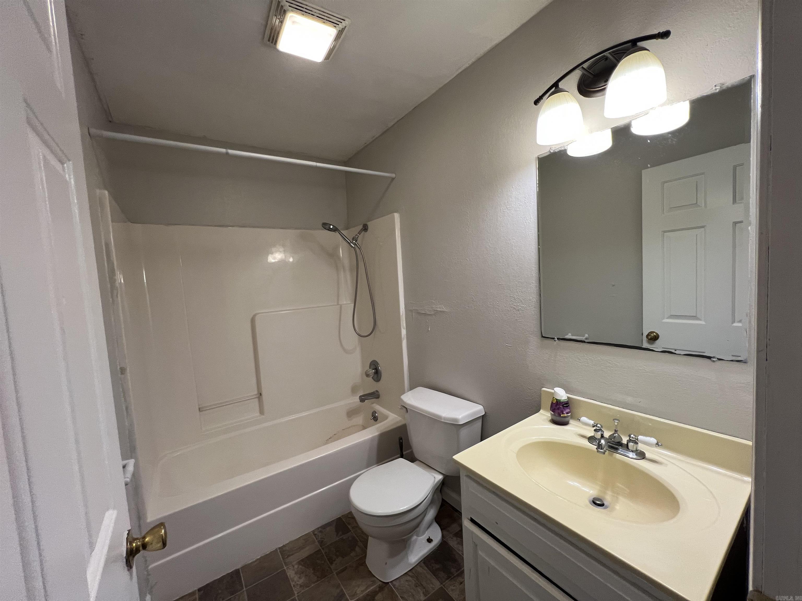 M&B PIGGOTT 2-20-8 - Residential Income