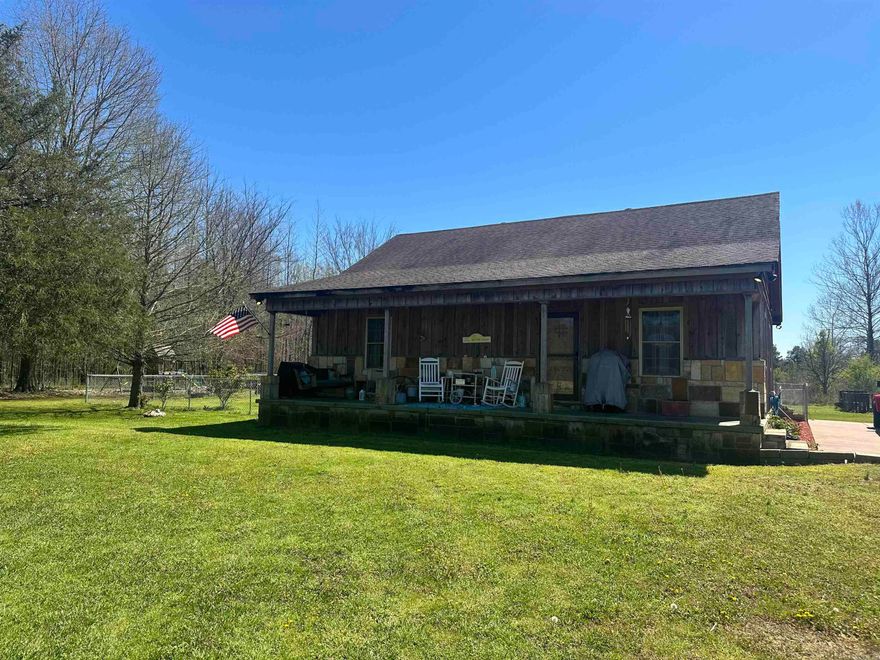 Beautiful home on 1 acre in Beebe.