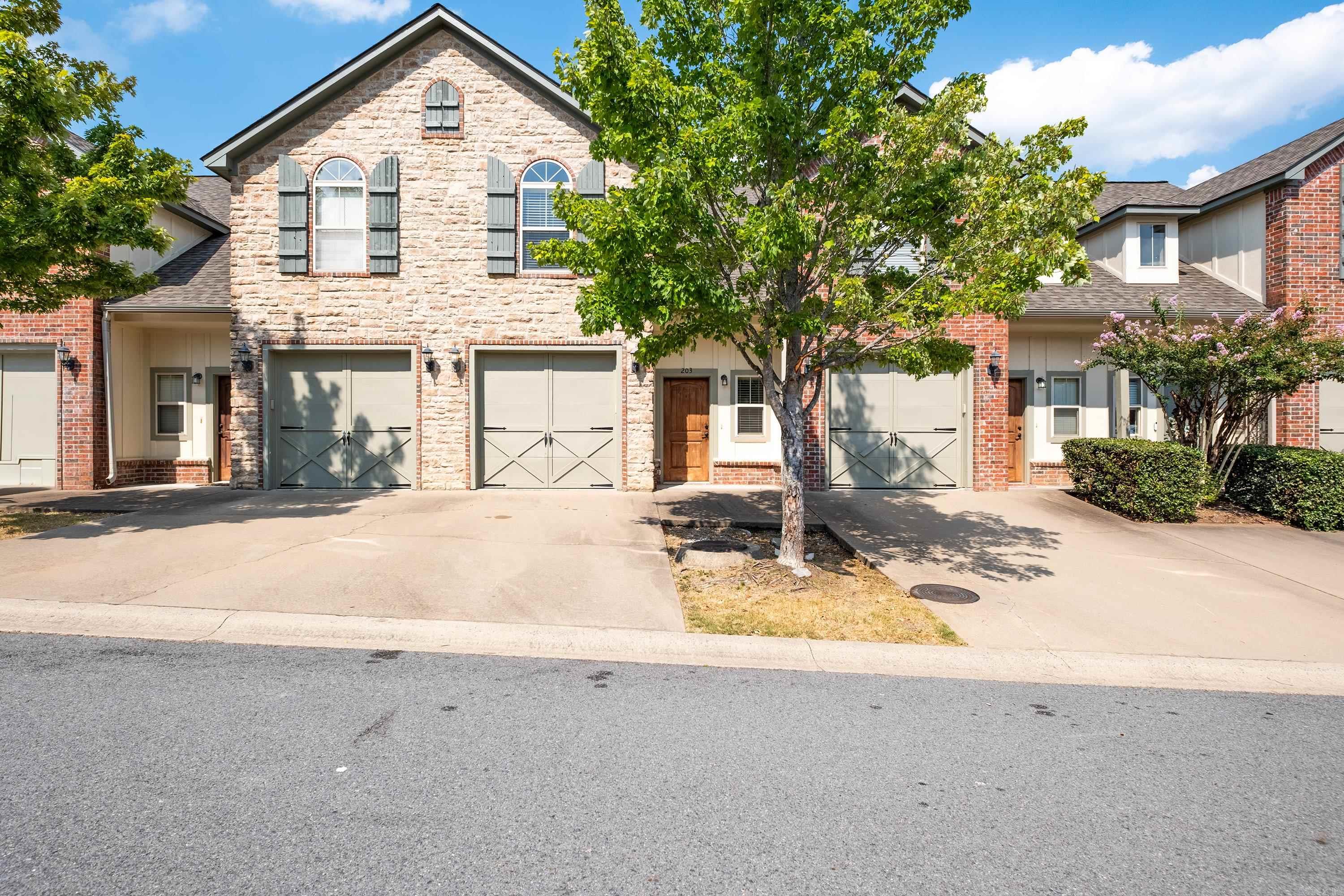 Wonderful townhome project in Maumelle. Under new ownership. New roofs and exterior being painted. Great room with gas log fireplace. Nice kitchen with granite counters, pretty stained cabinets, built in microwave, quality stove and dishwasher. Low HOA dues. Enjoy the Club House, Pool and Work Out Room. Single car garage. Enjoy hassle free and low maintenance living. Walking distance to Lake Willastein. Other units also available. Floor plan is in Documents. $5000 in sellers concessions.