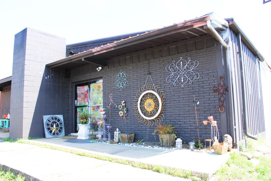 LARGE COMMERCIAL SPACE! This space has plenty of room for your next commercial space dreams! It is currently being leased for $700 a month as a thrift store on a month to month lease. Large open spaces, with 2 restrooms, Loading dock out on the alley side, with designated pit area inside (currently being used for storage) Agents see remarks