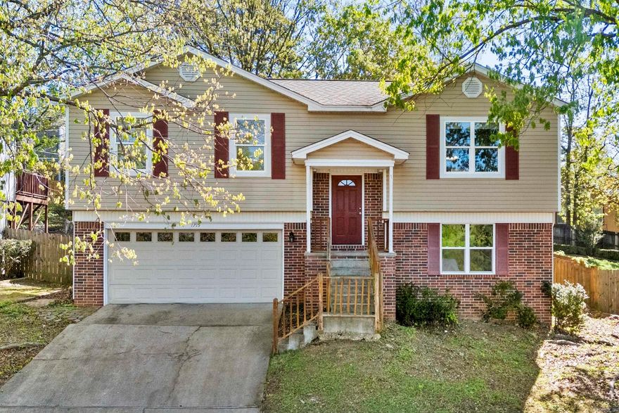 Welcome to this charming split-level home offering 3 bedrooms and 2 bathrooms, ideally situated in a lovely West Little Rock neighborhood just minutes from shopping and dining. Enjoy outdoor living on the expansive back deck with built-in seating and planters, perfect for gatherings. Inside, you’ll find a kitchen with stainless steel appliances and a spacious primary suite featuring a large walk-in closet. A garden shed adds extra storage in the backyard.