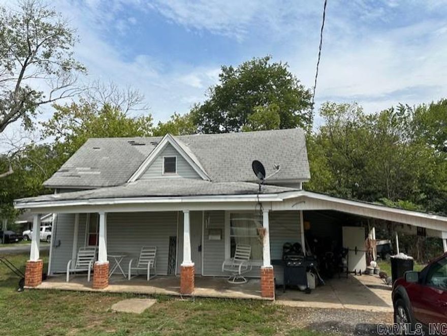 Unlock the potential of this charming fixer-upper! Nestled in the heart of Heber Springs, this home is just minutes away from several shopping options and walking distances from Greers Ferry lake access as well as Heber Springs public schools! Don't miss out on this opportunity to invest in a home that offers both location and endless possibilities!