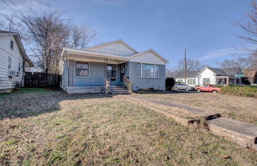 A fantastic opportunity for investors or first-time buyers. Comfort and easy living are what this property offers—located just minutes from the UALR, parks, schools, and shopping—six minutes from both the VA and UAMS hospitals.