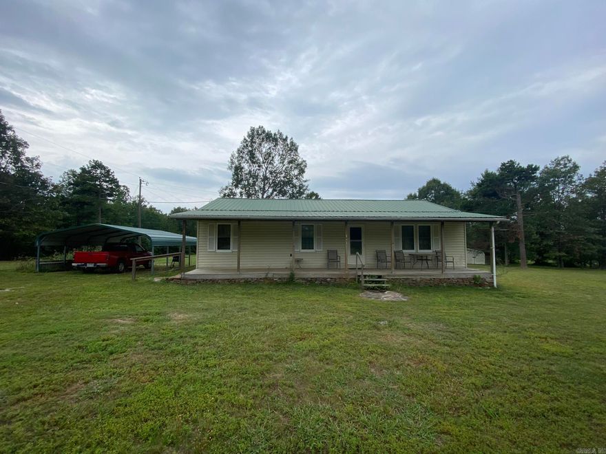 Cute house on 9.95 AC M/L.