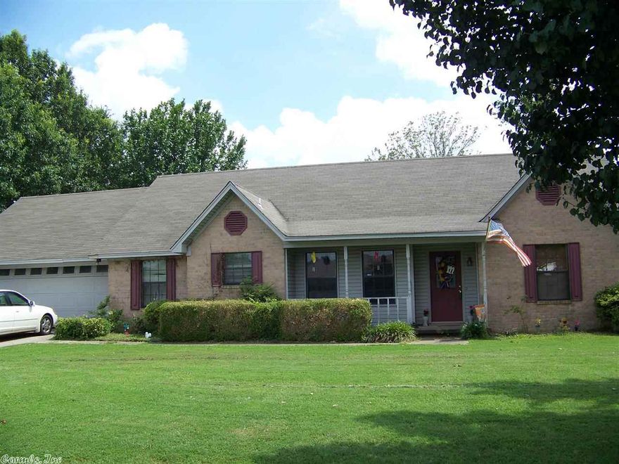 Great home in a great neighborhood.  Huge living room with gas fireplace, large master bedroom with 2 walk in closets, split bedroom plan, home office and a cozy kitchen.